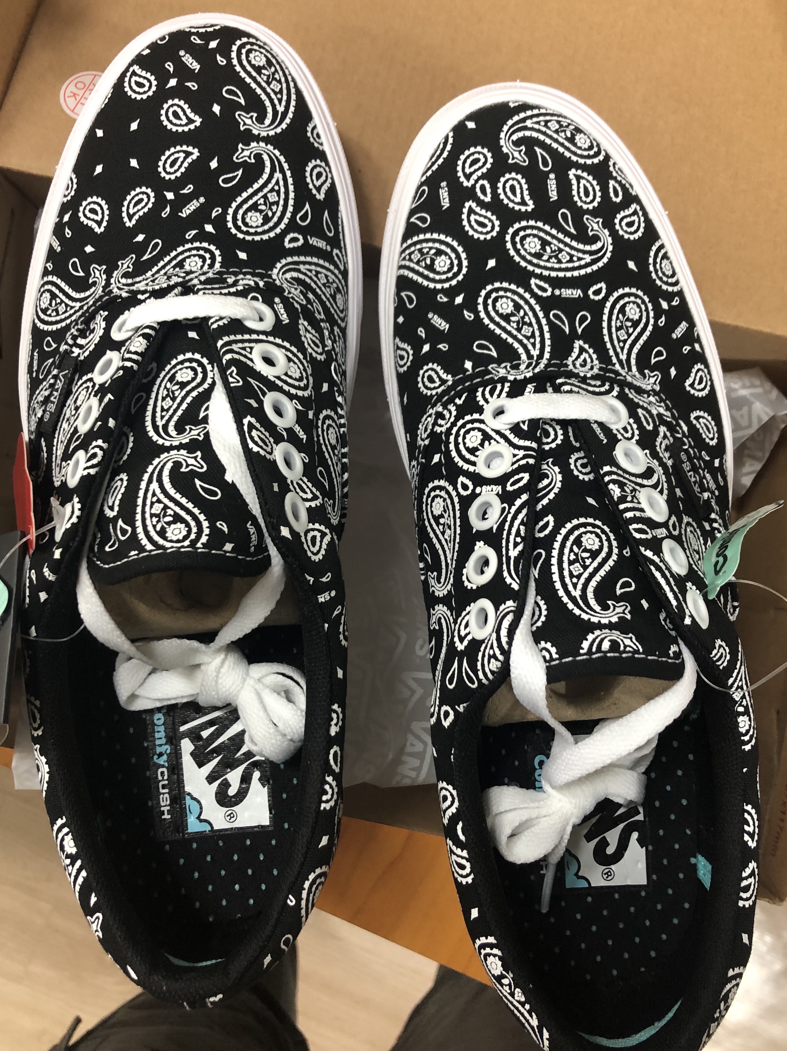 Vans Paisley ComfyCush Era Black 착용 스타일