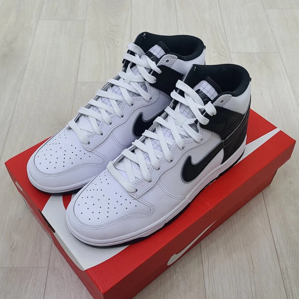 Nike Dunk High Retro SE White Black 착용 스타일 - 2