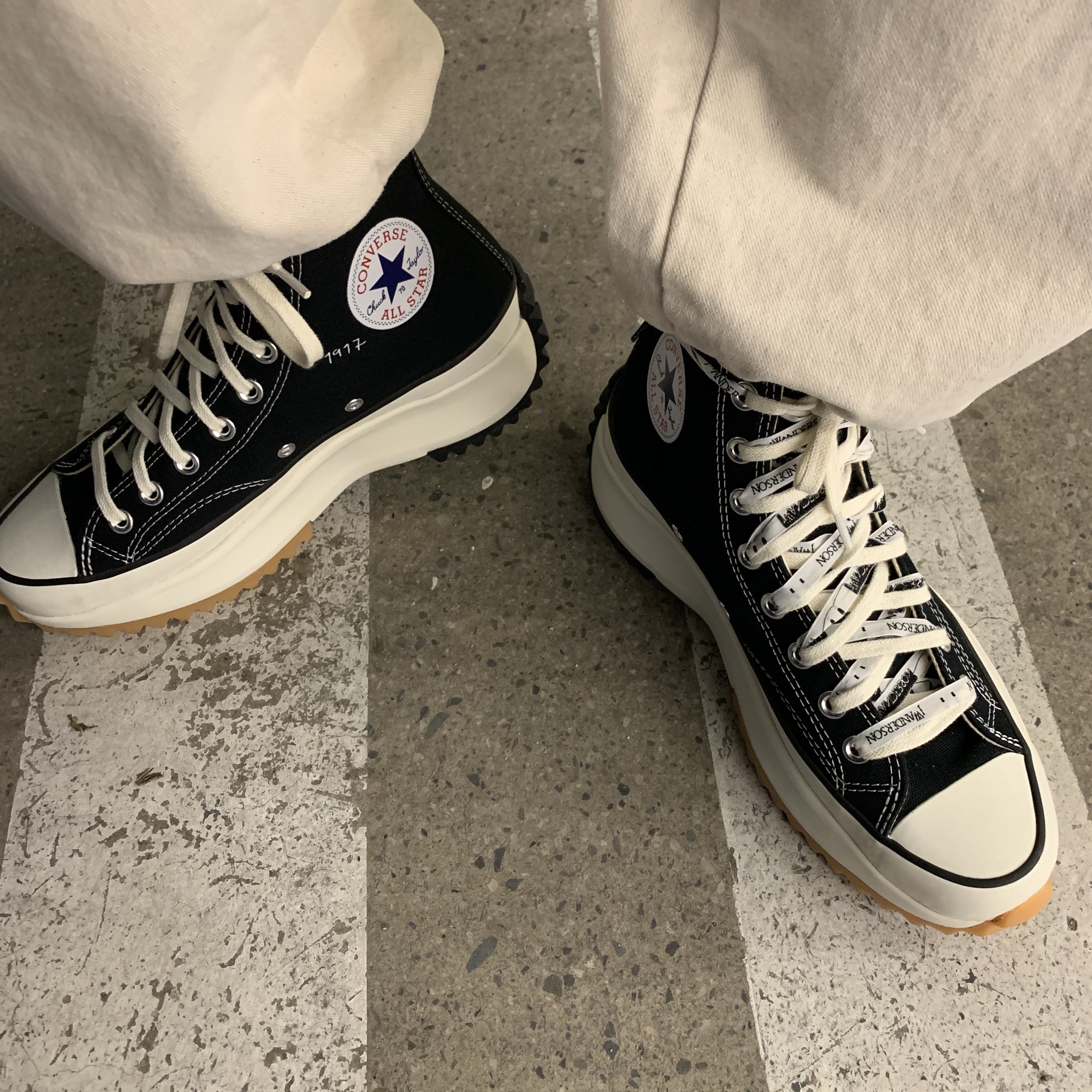 Converse x JW Anderson Run Star Hike Hi Black 착용 스타일 - 1