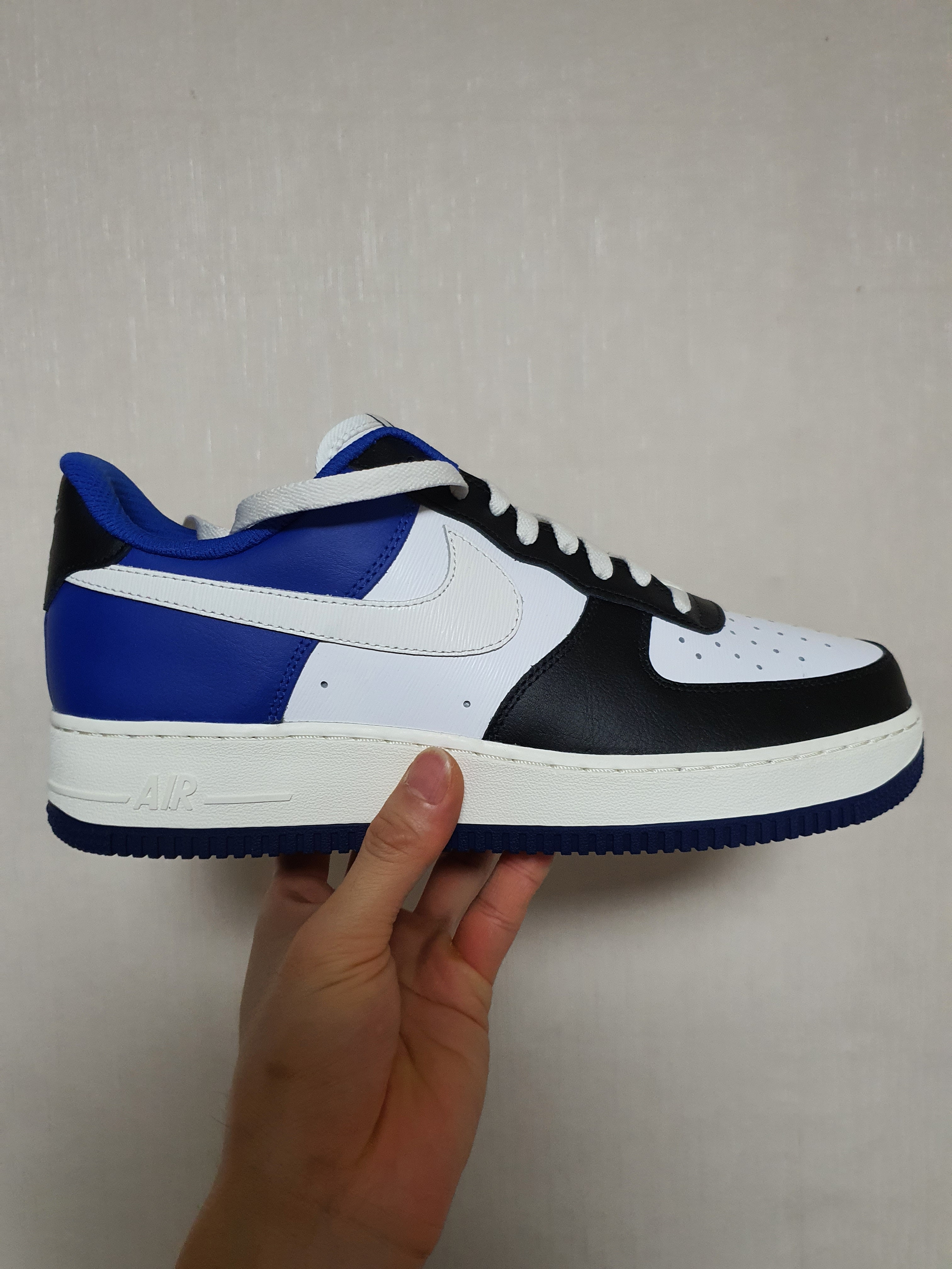 Nike Air Force 1 '07 Low White, Jordan 1 x Travis Scott x Fragment Retro Low OG SP Military Blue 착용 스타일 - 1