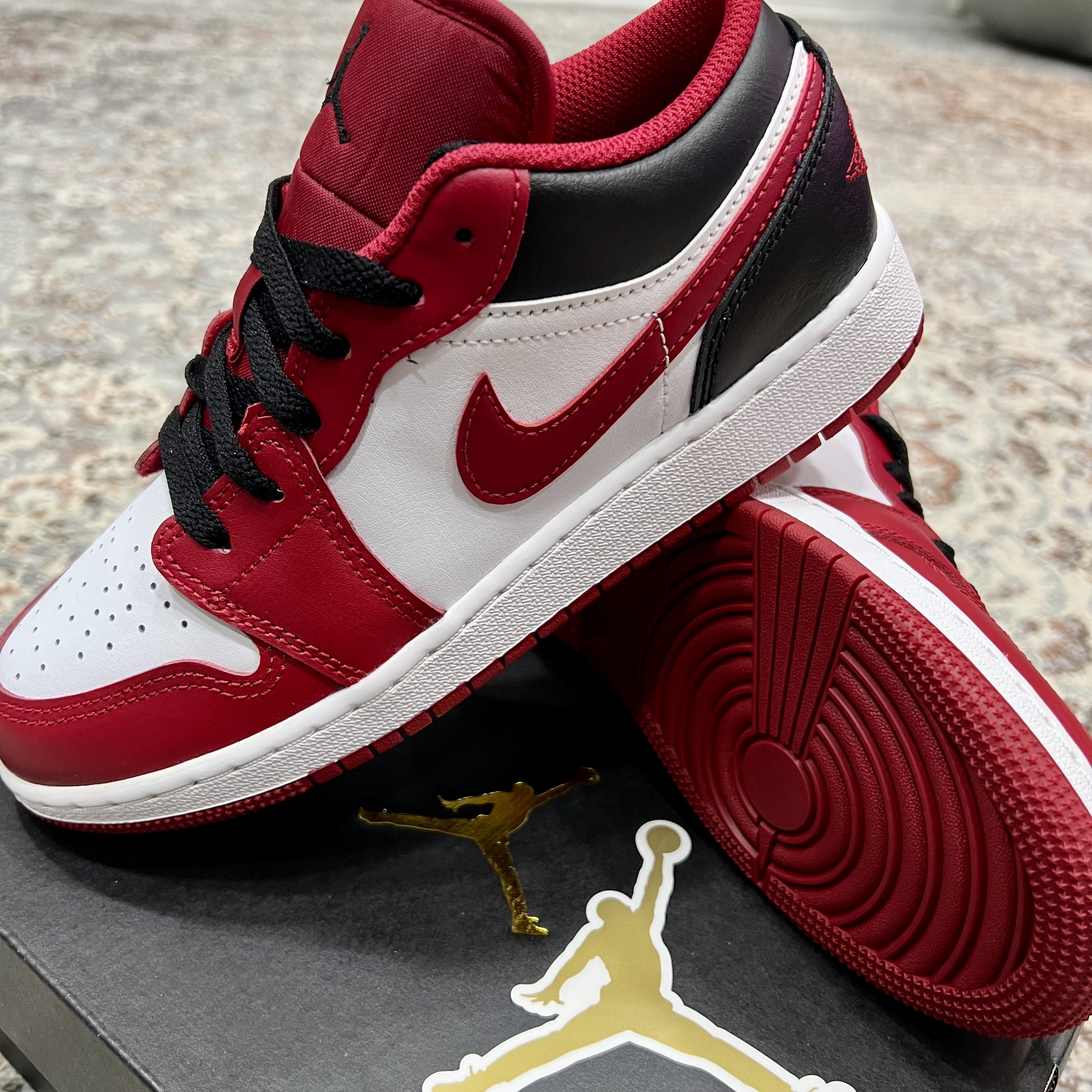 (GS) Jordan 1 Low White Gym Red Black 착용 스타일 - 3
