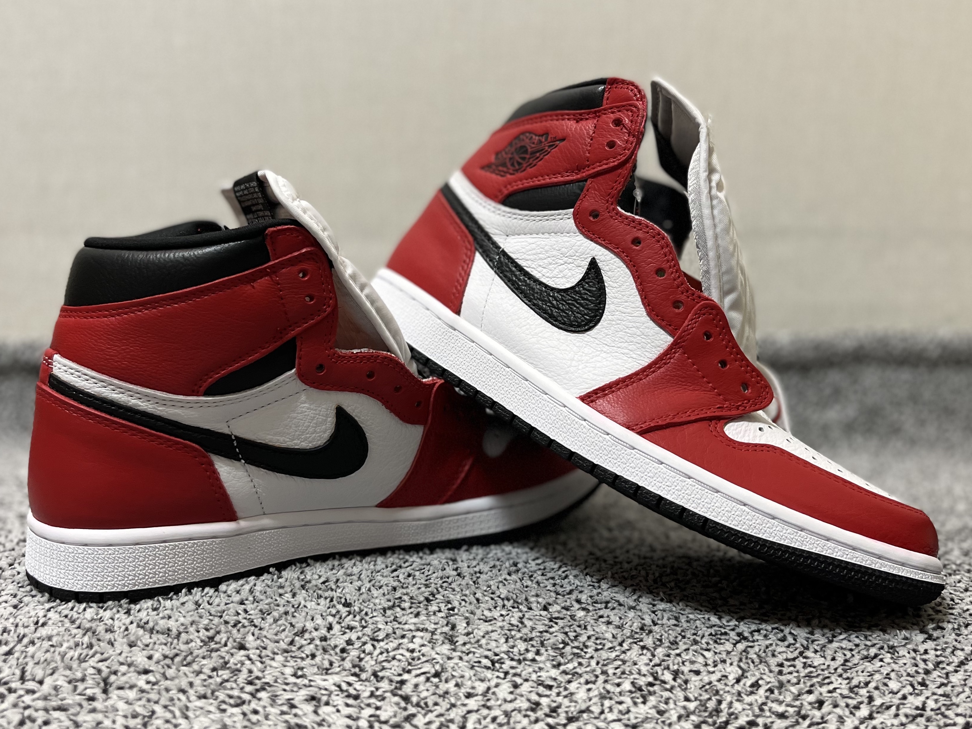 Jordan 1 Retro High OG Light Fusion Red 착용 스타일 - 3