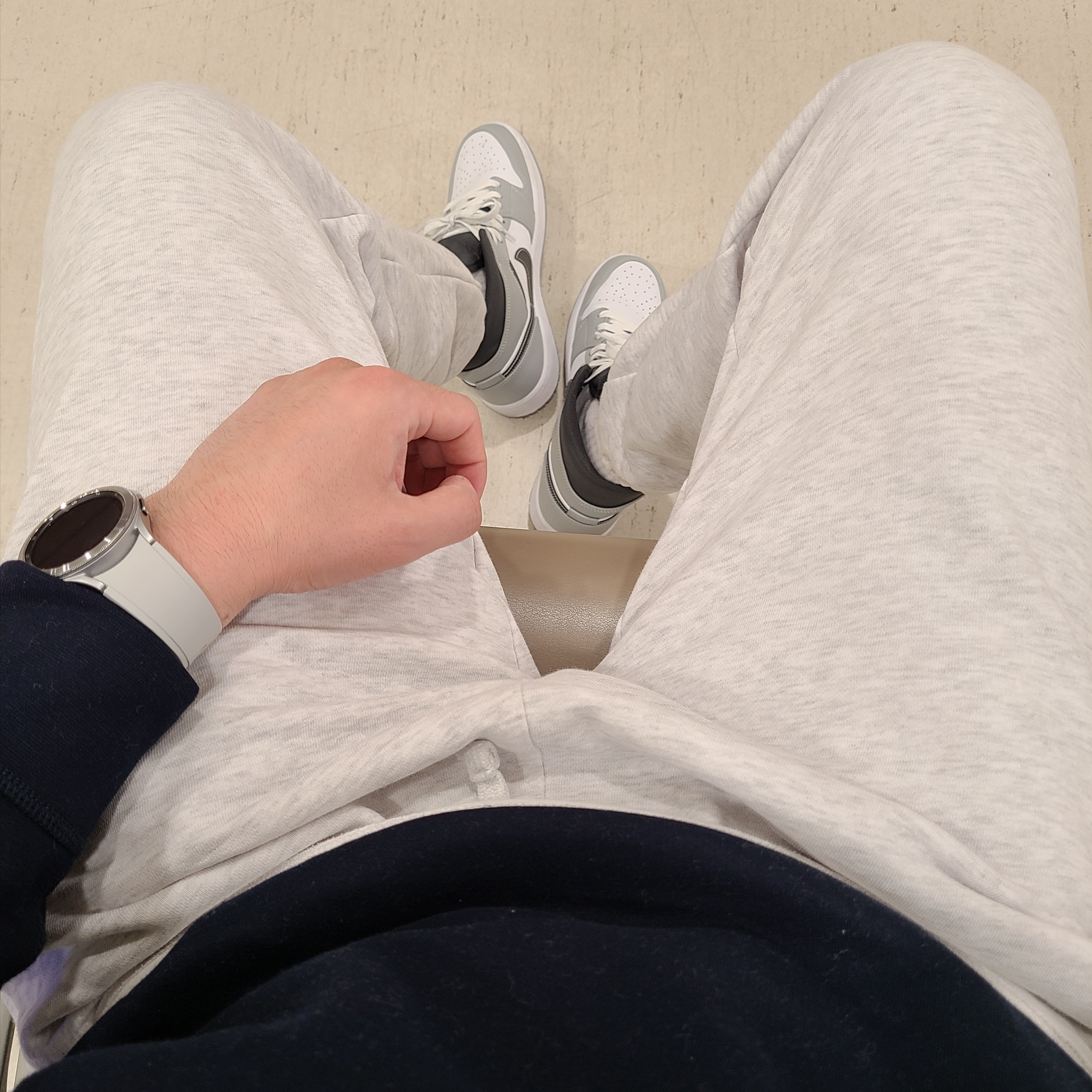 Jordan 1 Mid Light Smoke Grey Anthracite 착용 스타일