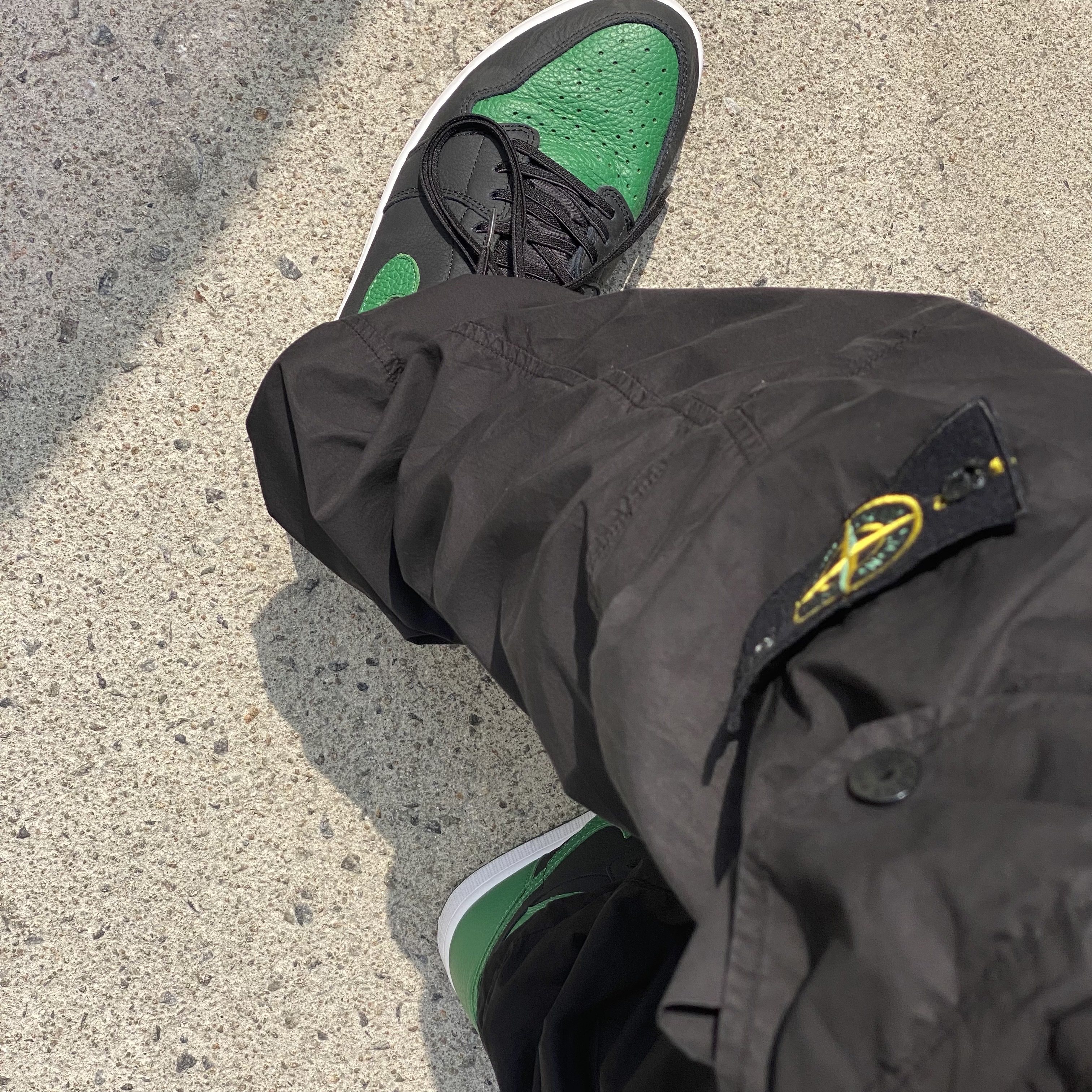 Stone Island 30203 Cargo Pants 5 Pockets Black - 21SS, Jordan 1 Retro High OG Pine Green Black 착용 스타일 - 2