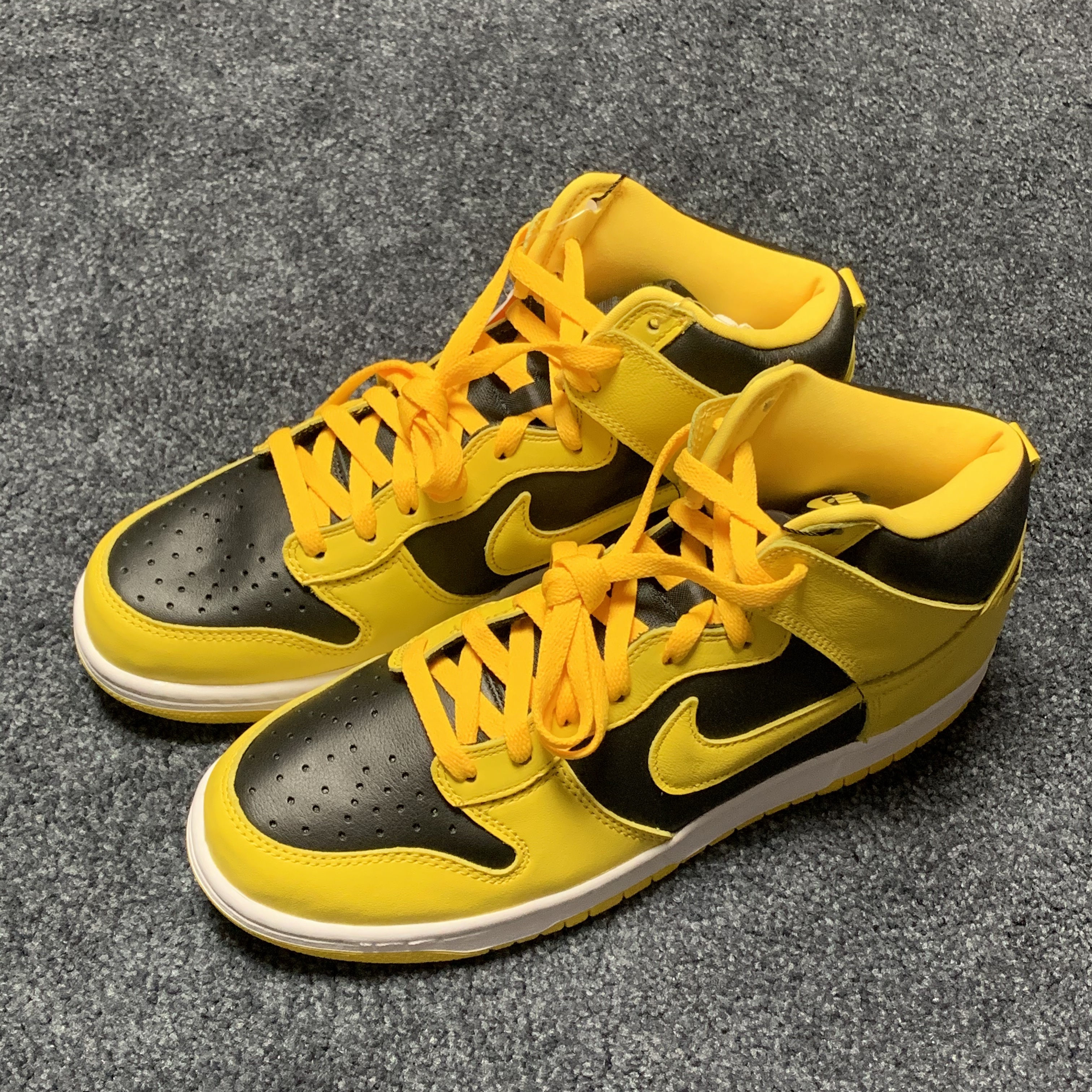 Nike Dunk High SP Varsity Maize 착용 스타일