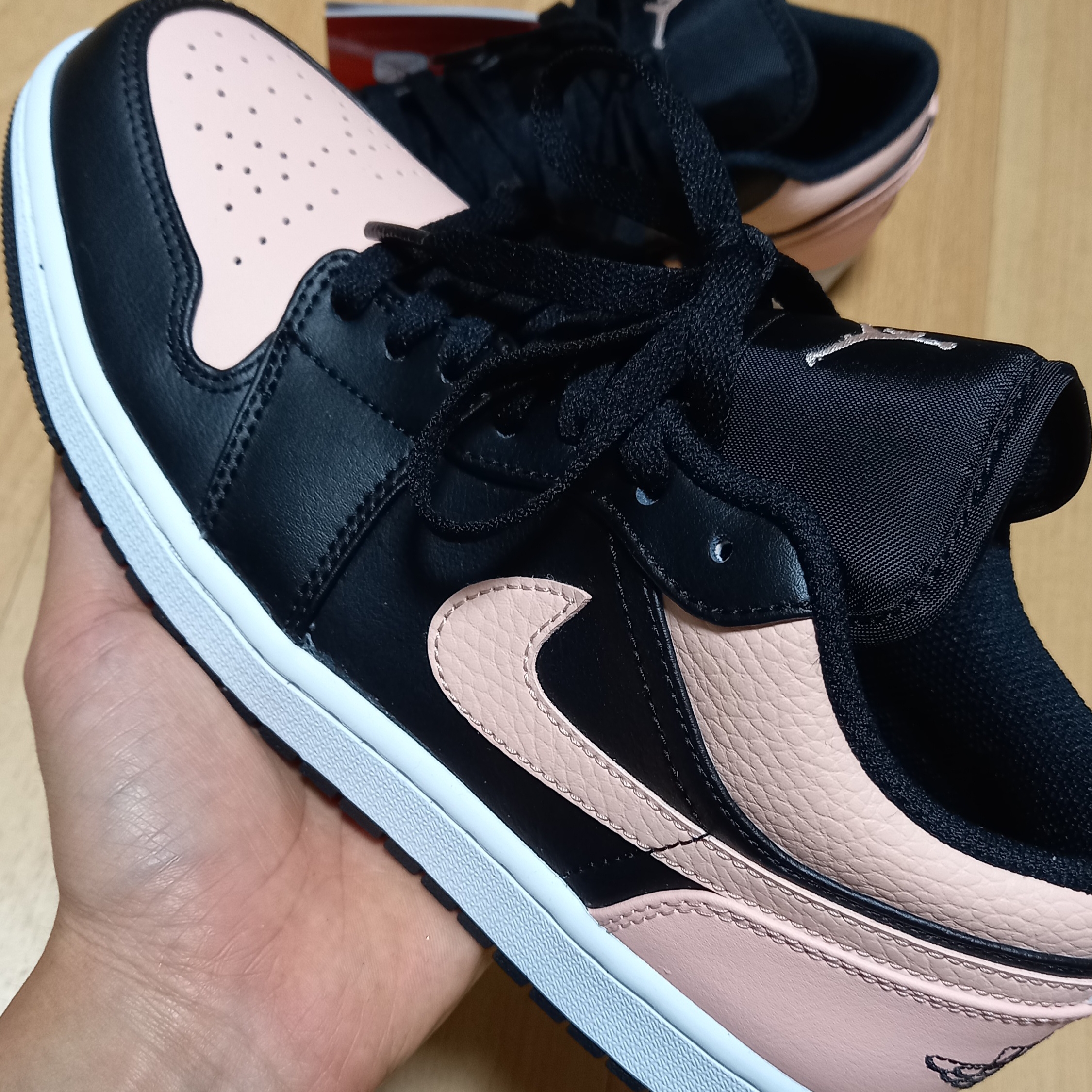 Jordan 1 Low Crimson Tint 착용 스타일
