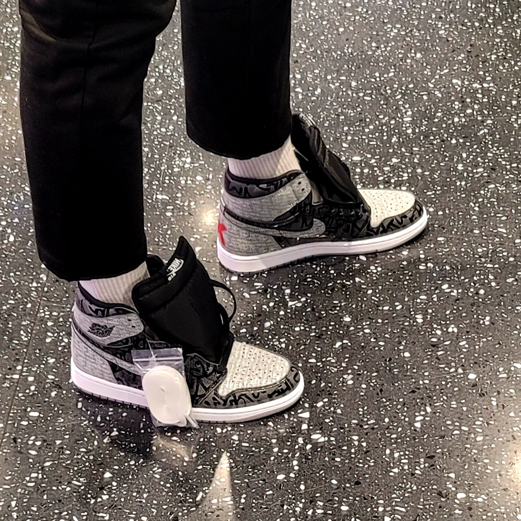 Jordan 1 Retro High OG Rebellionaire 착용 스타일 - 3