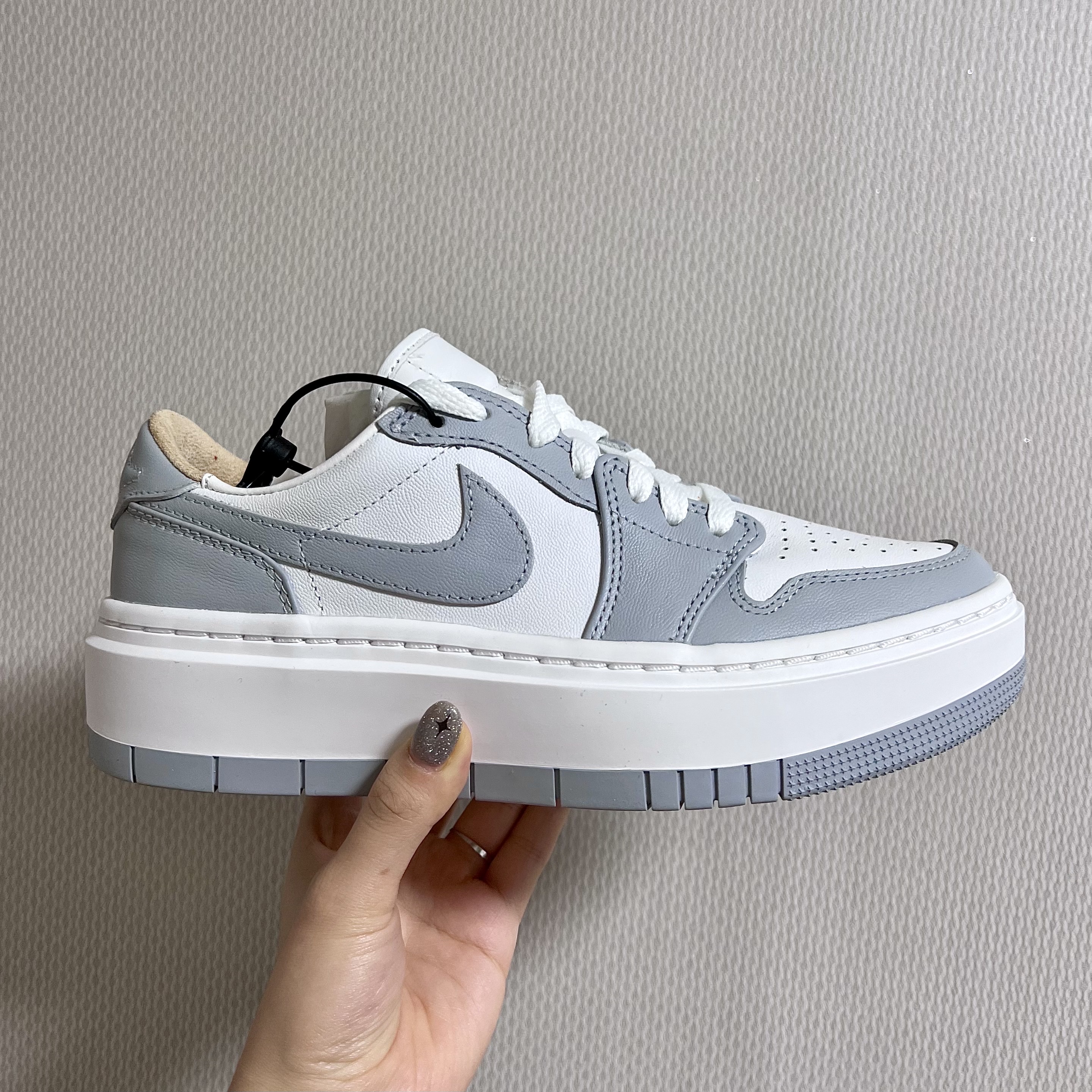 (W) Jordan 1 Elevate Low White and Wolf Grey 착용 스타일
