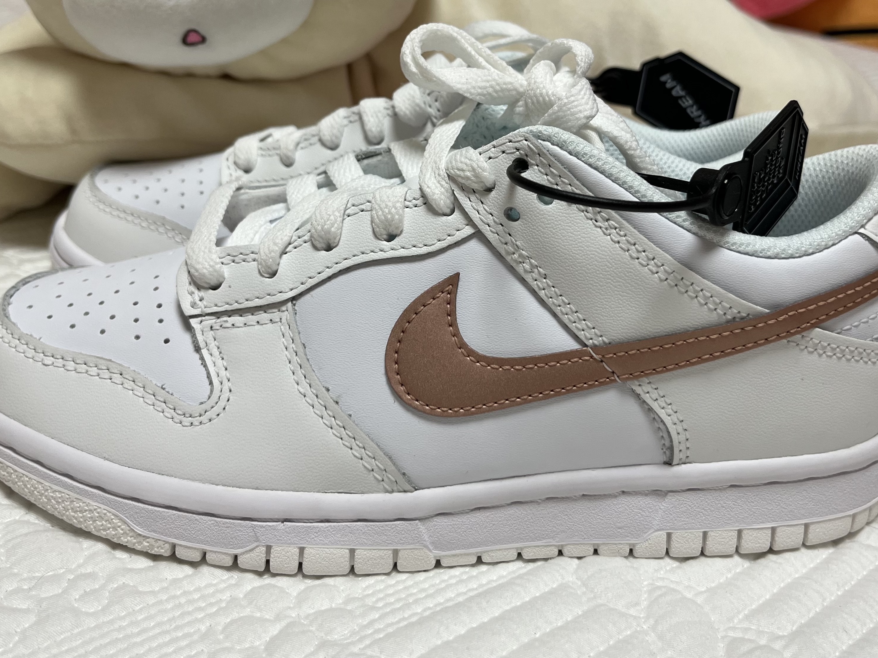 (GS) Nike Dunk Low White Rose Pink 착용 스타일 - 3