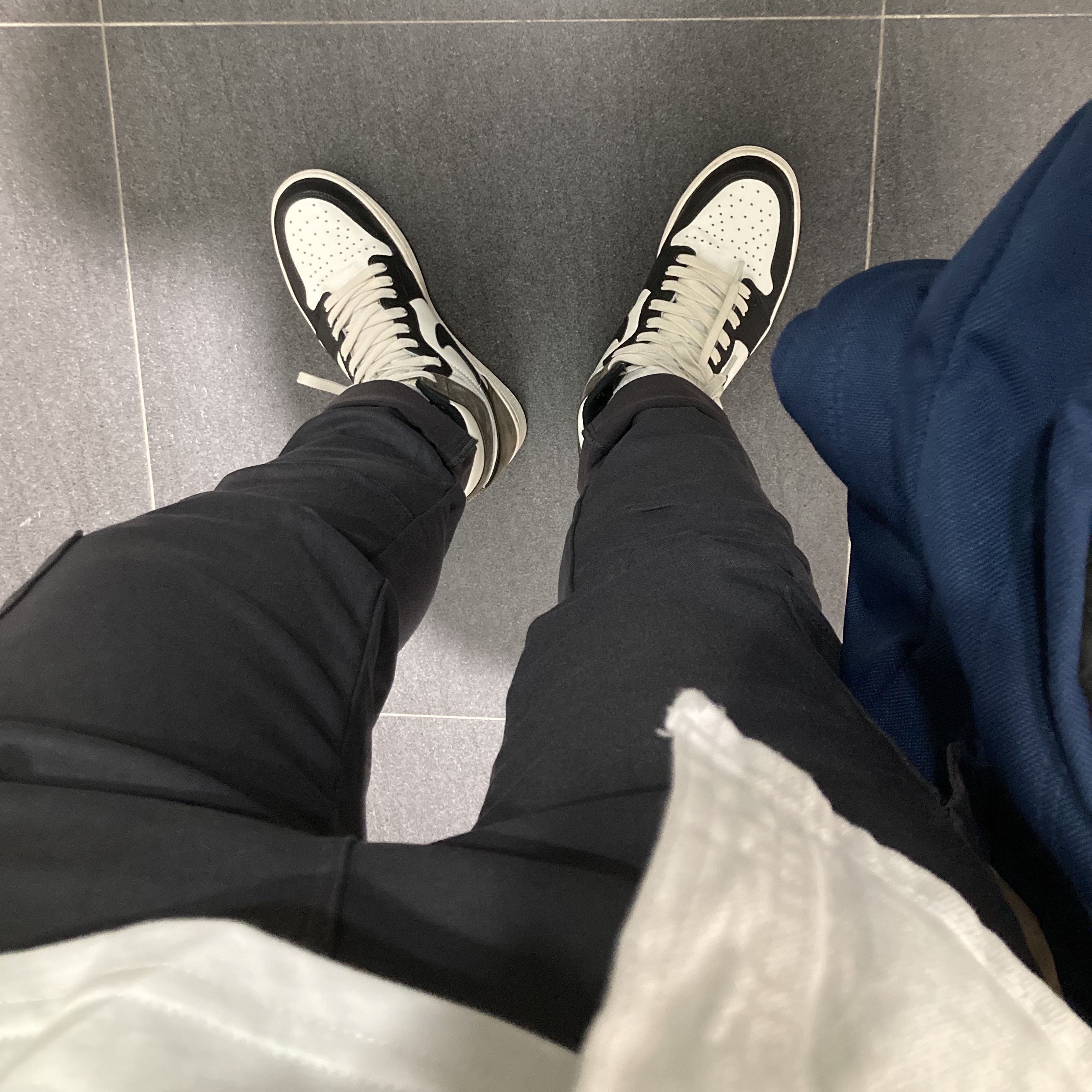 Jordan 1 Retro High OG Black Mocha 착용 스타일