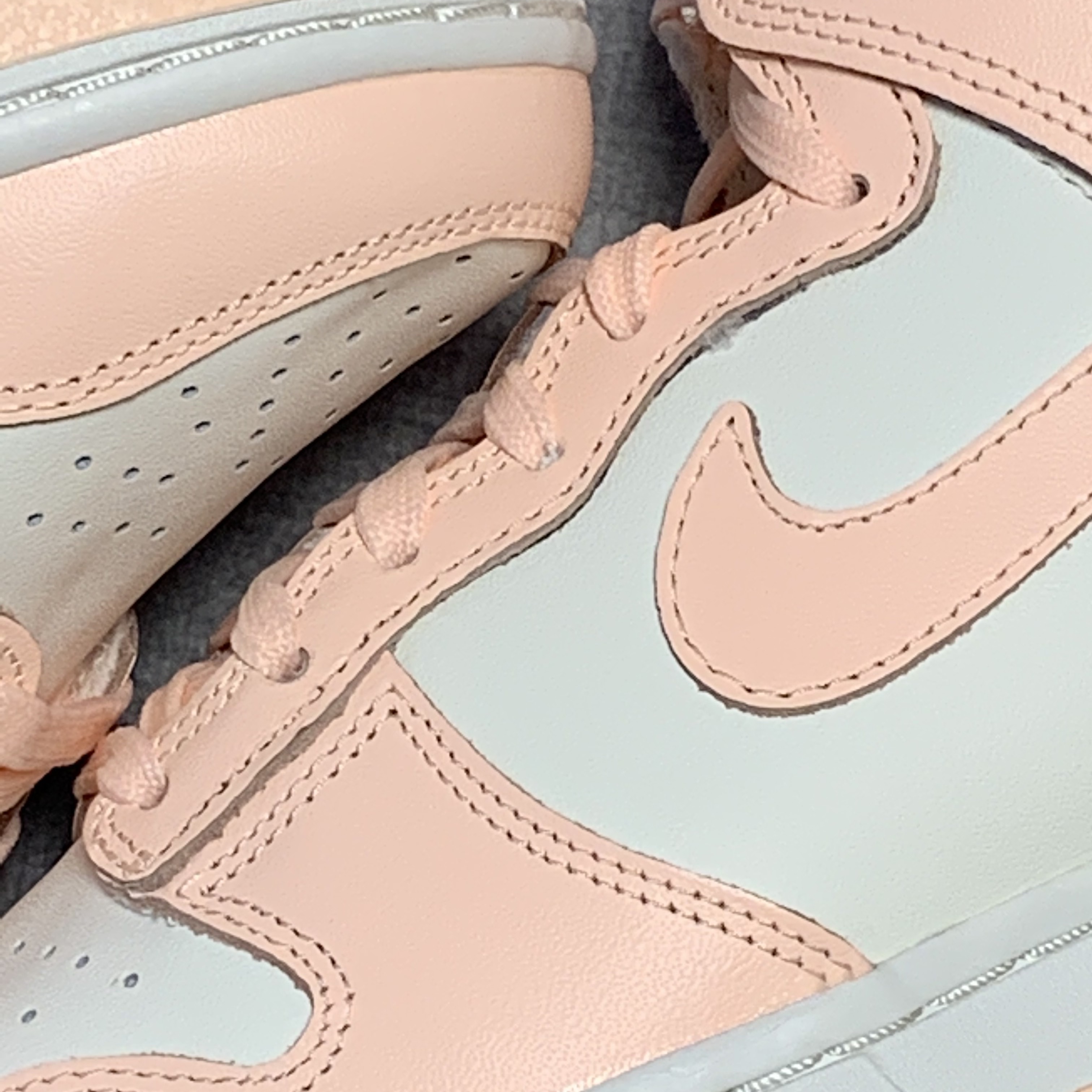 (W) Nike Dunk High Crimson Tint 착용 스타일 - 3