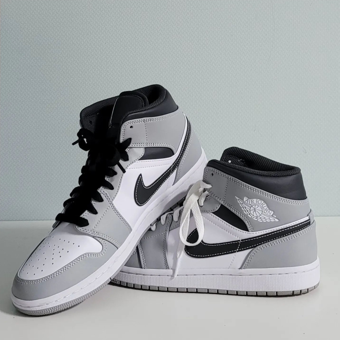 Jordan 1 Mid Light Smoke Grey Anthracite 착용 스타일 - 1