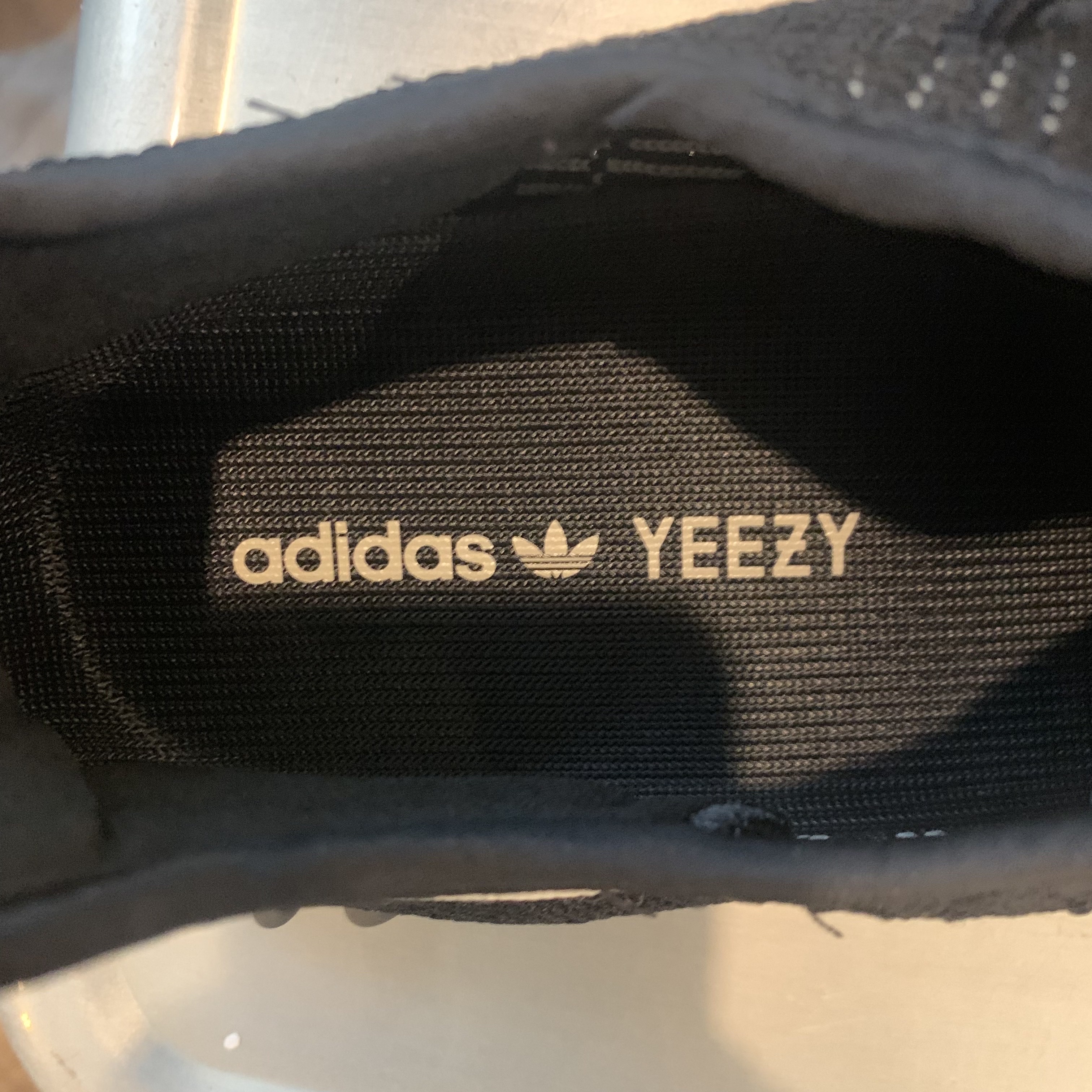 Adidas Yeezy Boost 350 V2 Core Black White 2022 착용 스타일 - 2