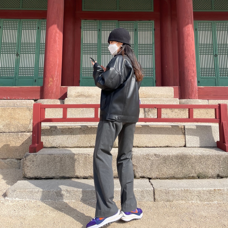Nike x Sacai VaporWaffle Dark Iris 착용 스타일 - 3