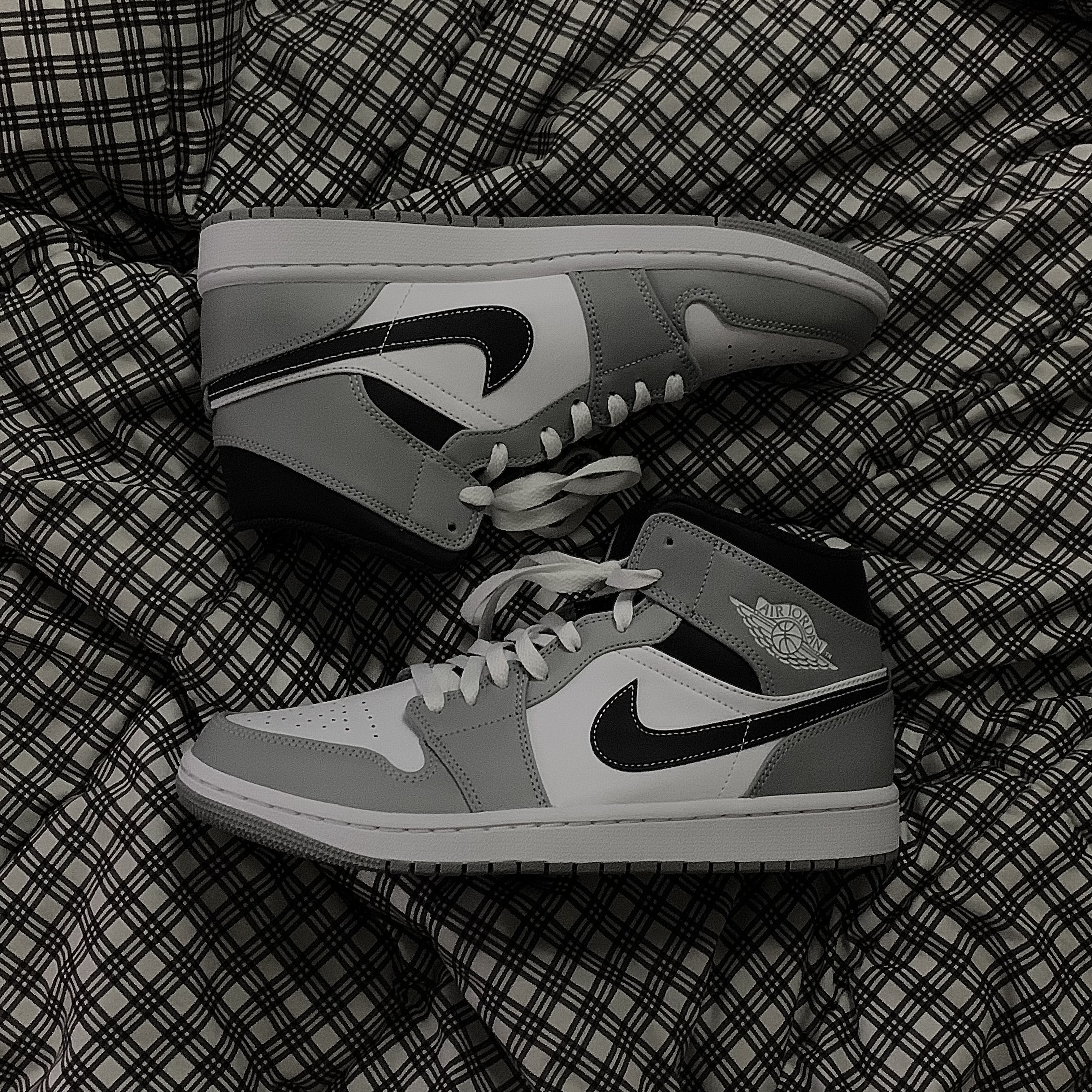 Jordan 1 Mid Light Smoke Grey Anthracite 착용 스타일