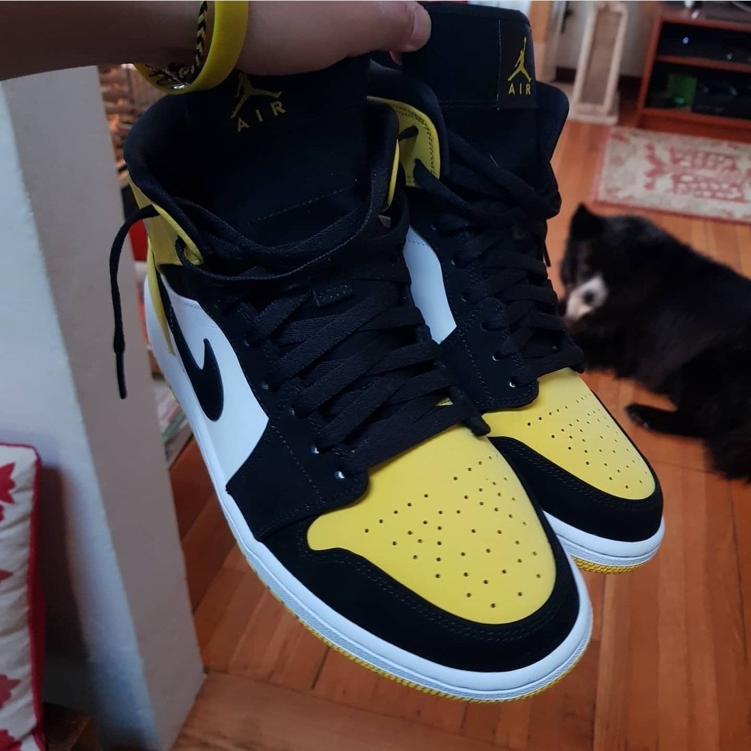 Jordan 1 Mid Yellow Toe Black 착용 스타일
