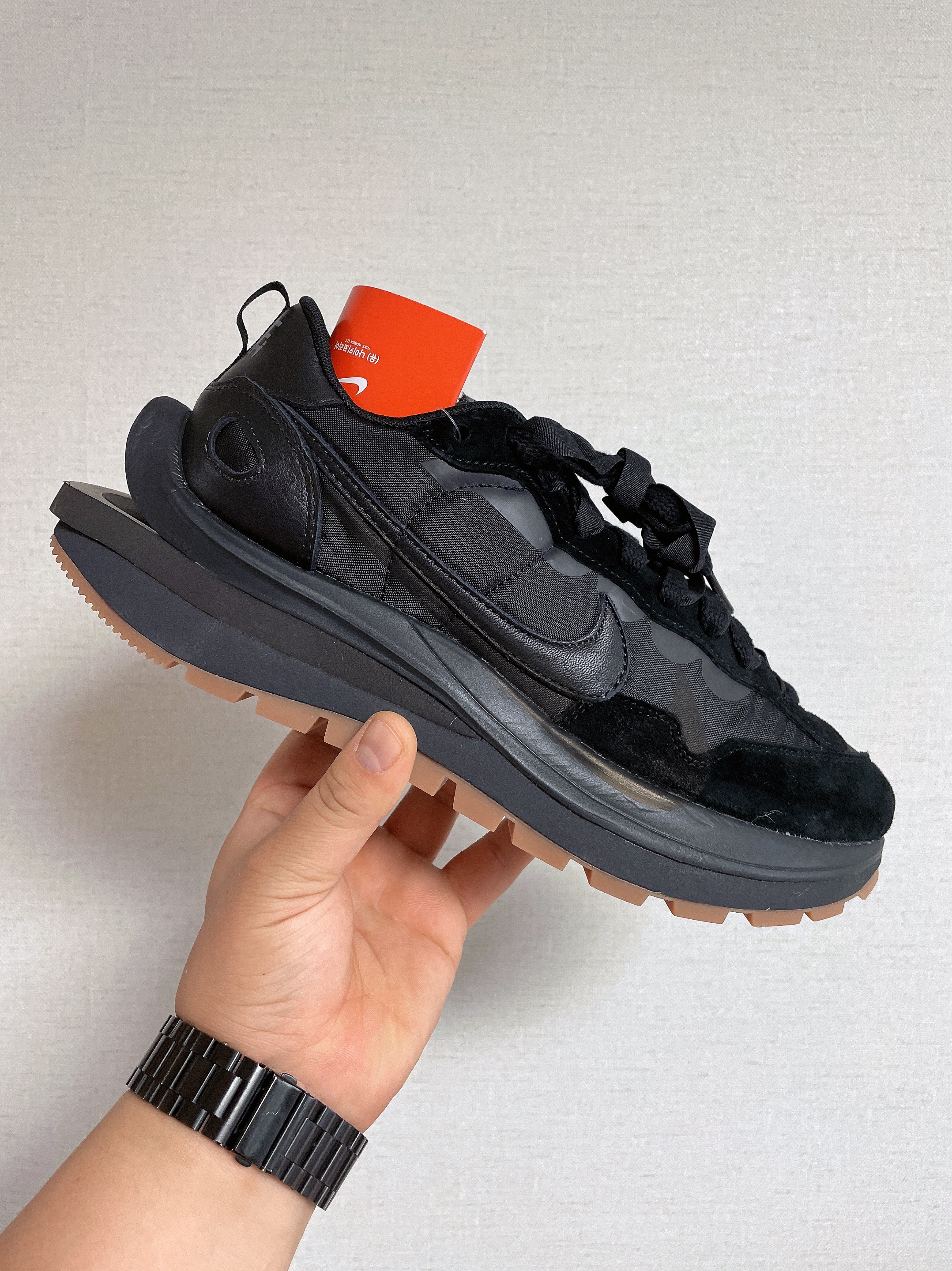 Nike x Sacai VaporWaffle Black and Gum 착용 스타일