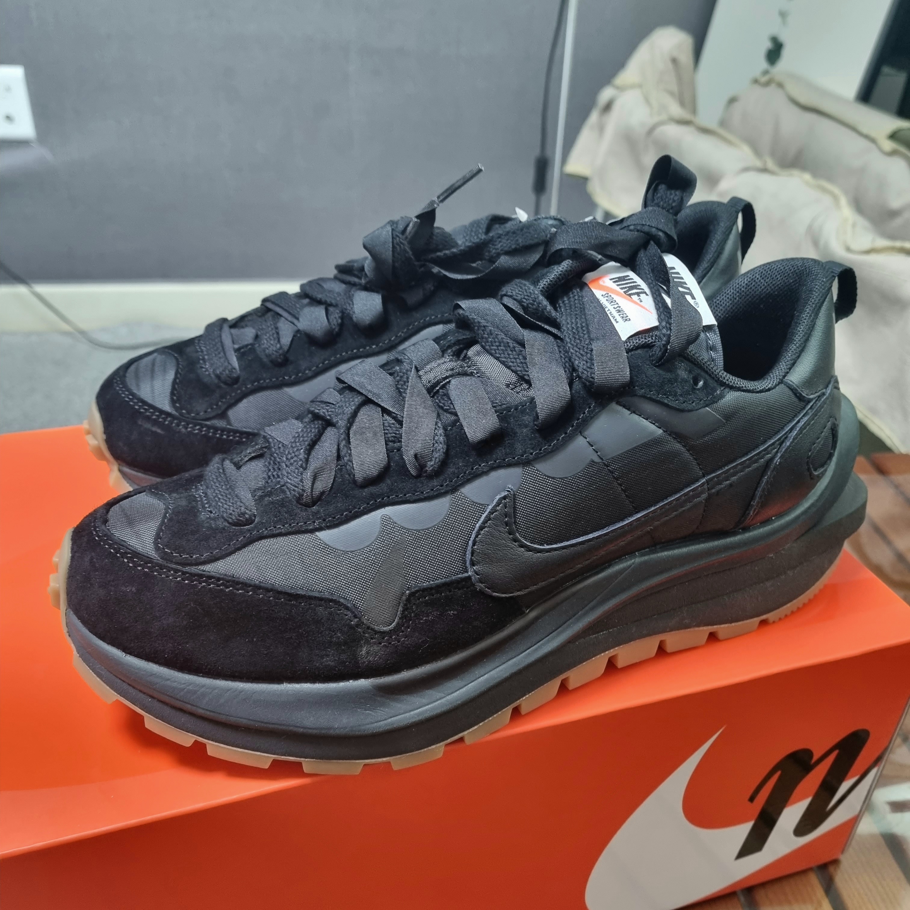 Nike x Sacai VaporWaffle Black and Gum 착용 스타일