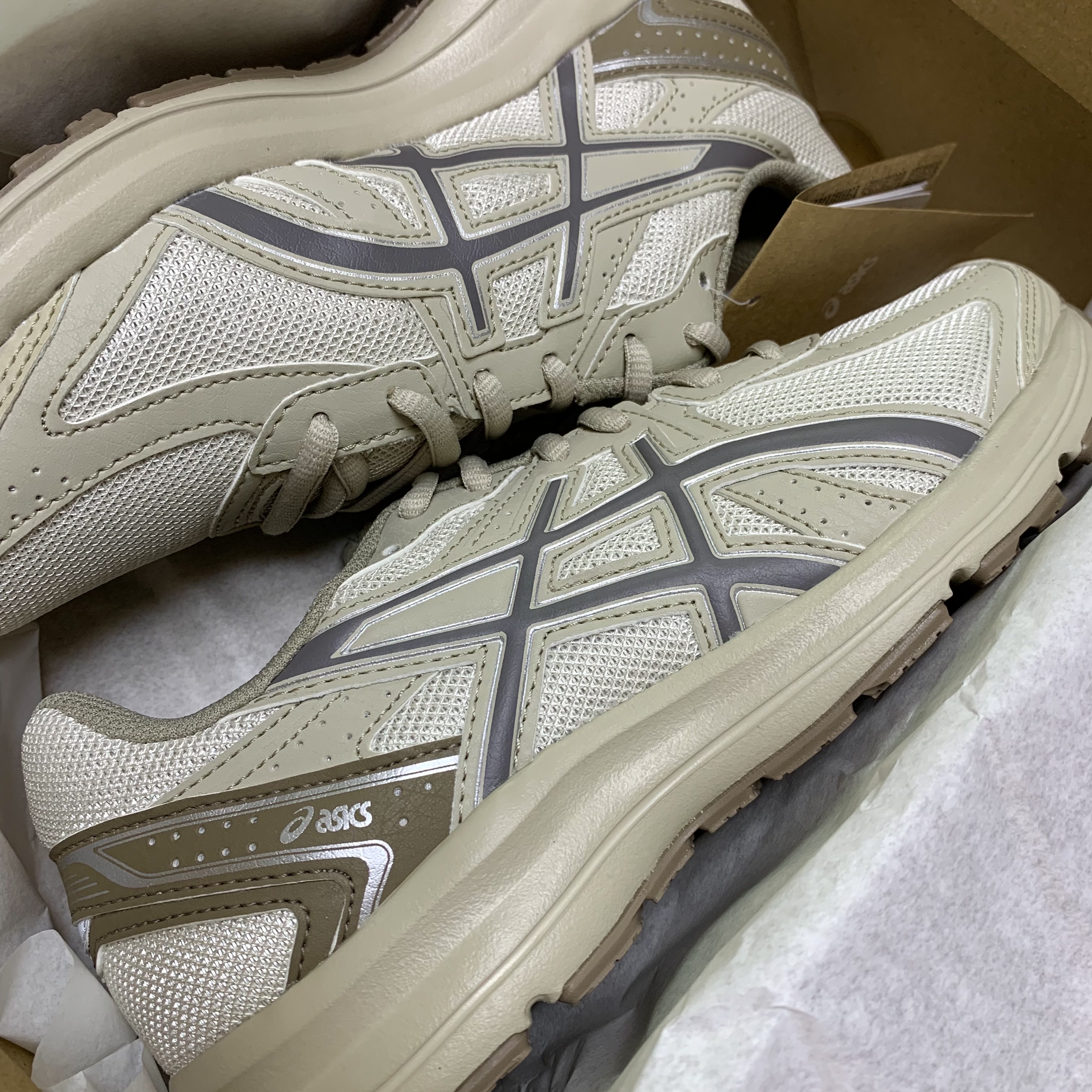 Asics Jog 100 S SMU Light Grey - 2E Wide 착용 스타일