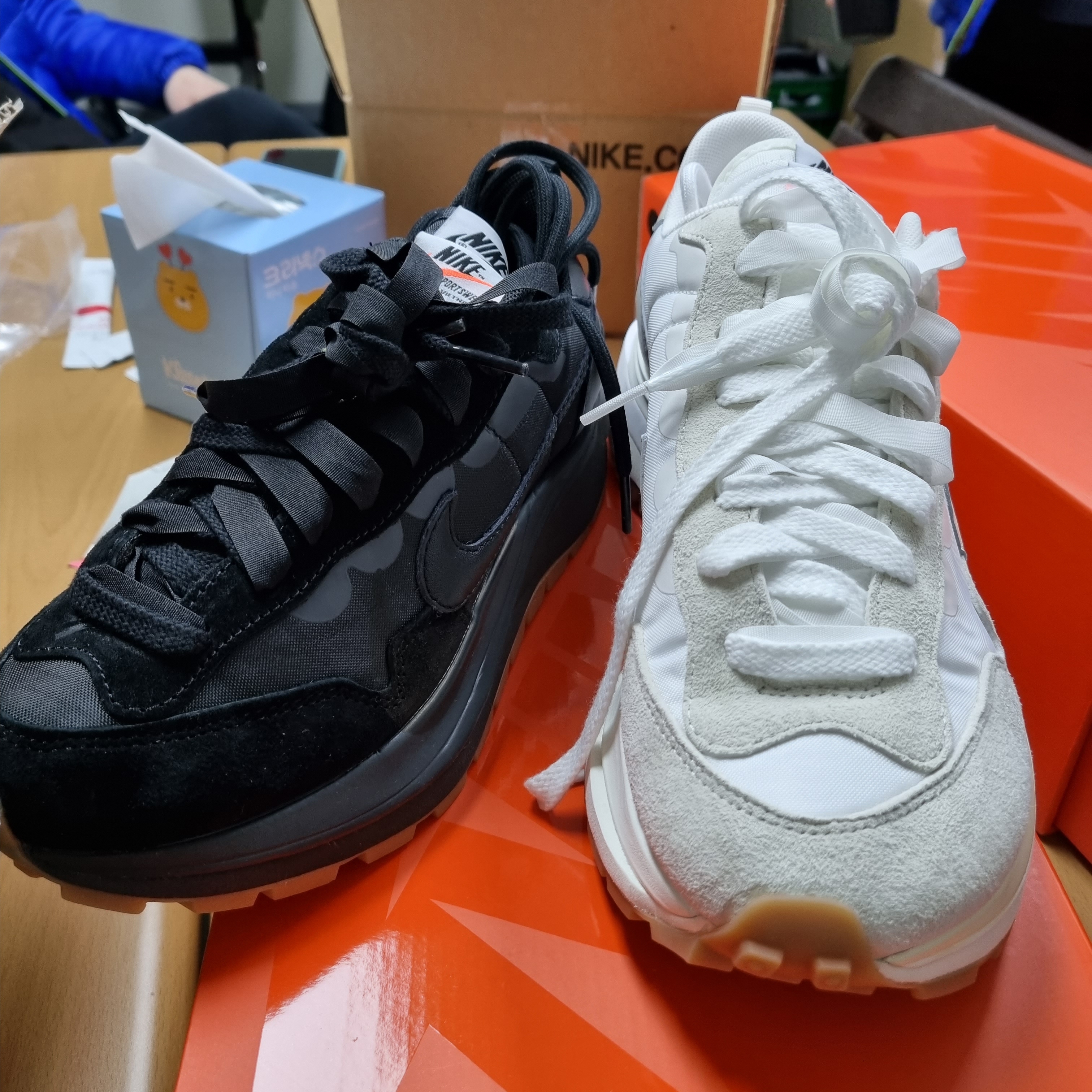 Nike x Sacai VaporWaffle Black and Gum, Nike x Sacai VaporWaffle White and Gum 착용 스타일