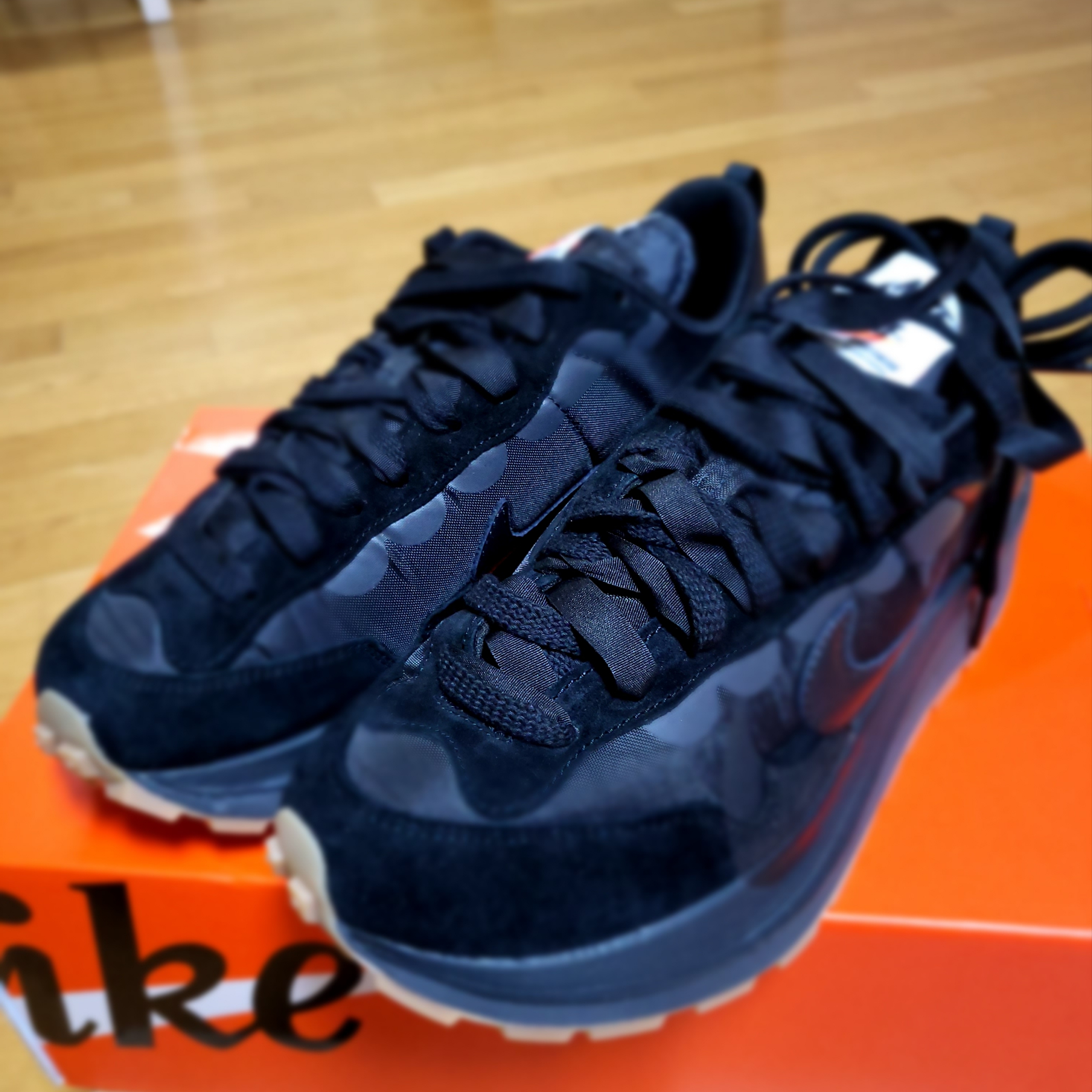 Nike x Sacai VaporWaffle Black and Gum 착용 스타일 - 1