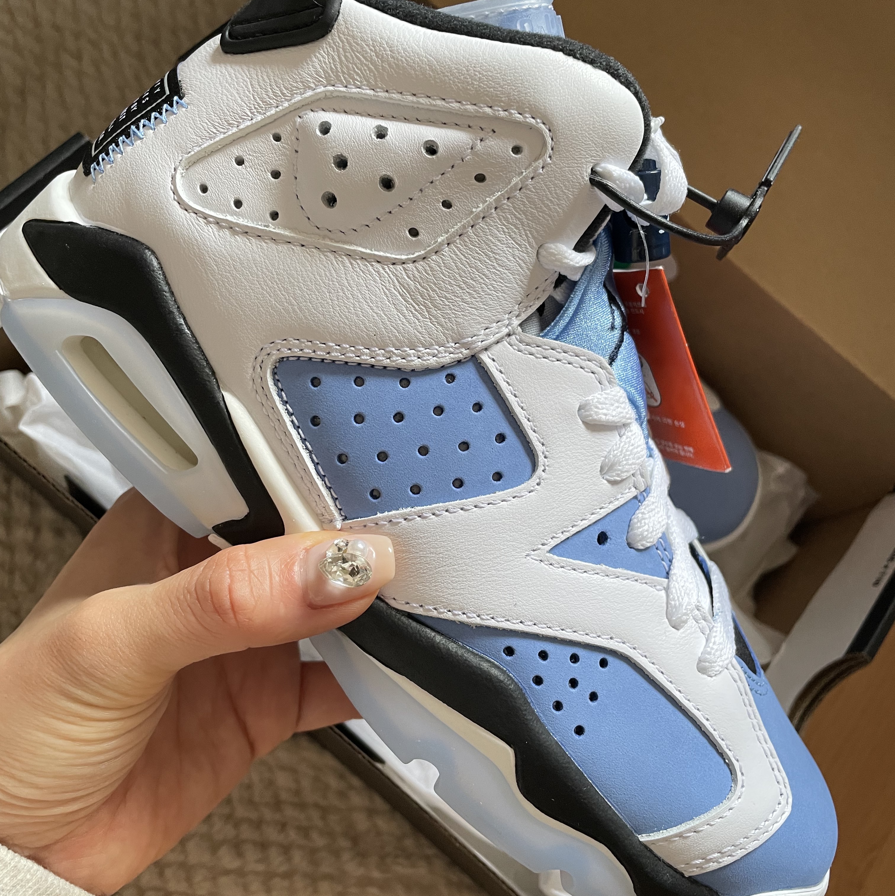 Jordan 6 Retro University Blue, (GS) Jordan 6 Retro University Blue 착용 스타일 - 2