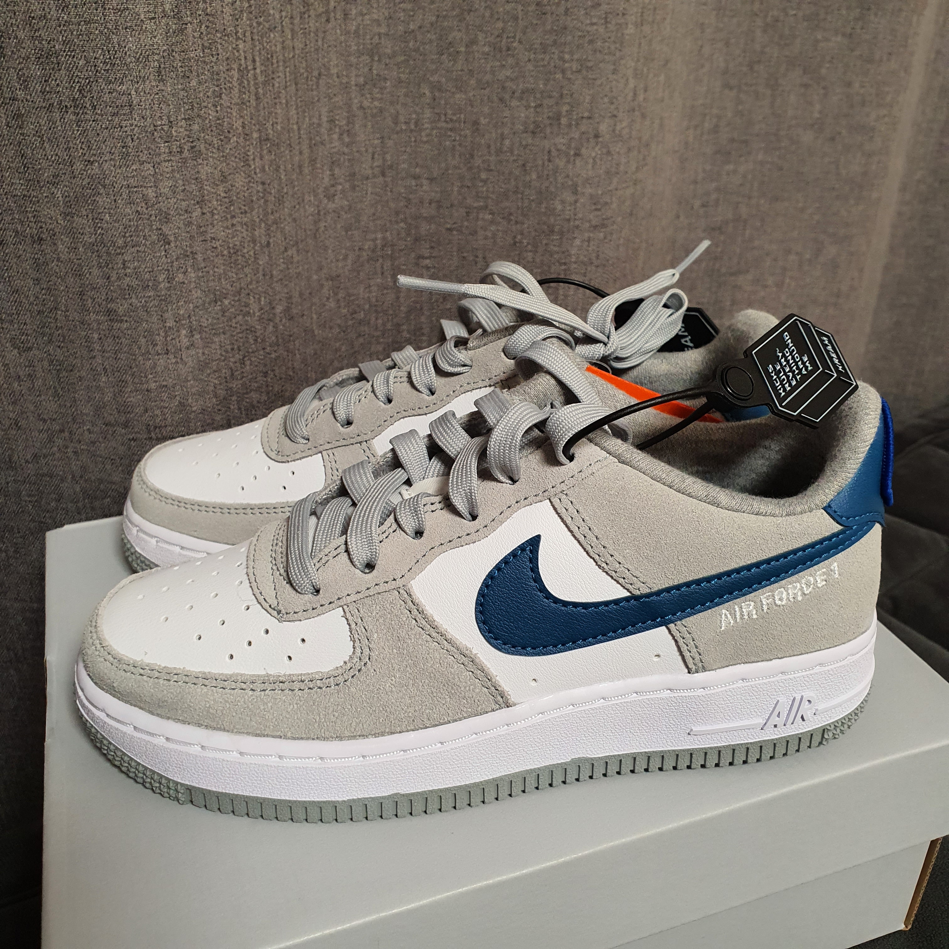 (GS) Nike Air Force 1 LV8 Athletic Club Light Smoke Grey Marina 착용 스타일