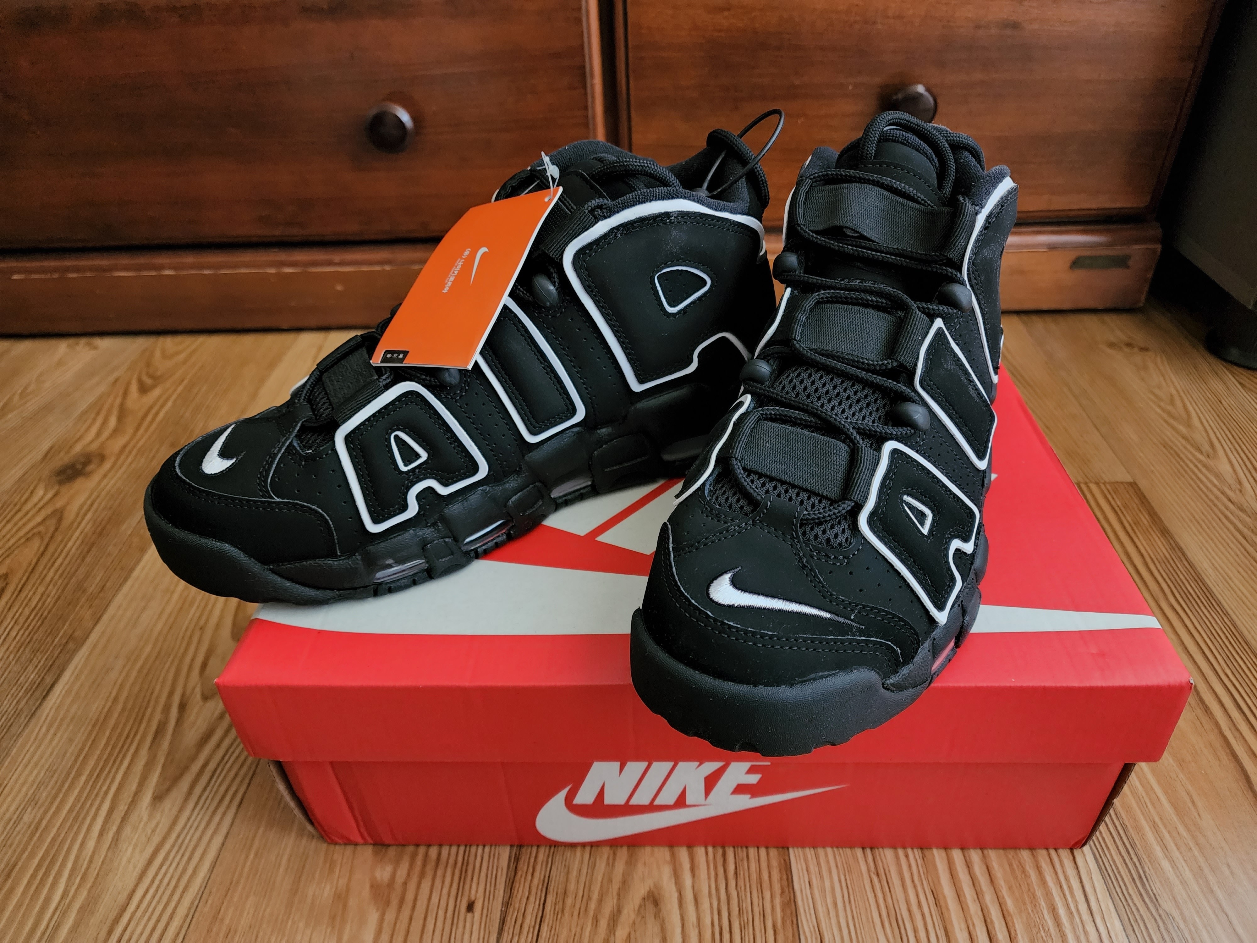Nike Air More Uptempo Black White 2020 착용 스타일 - 4