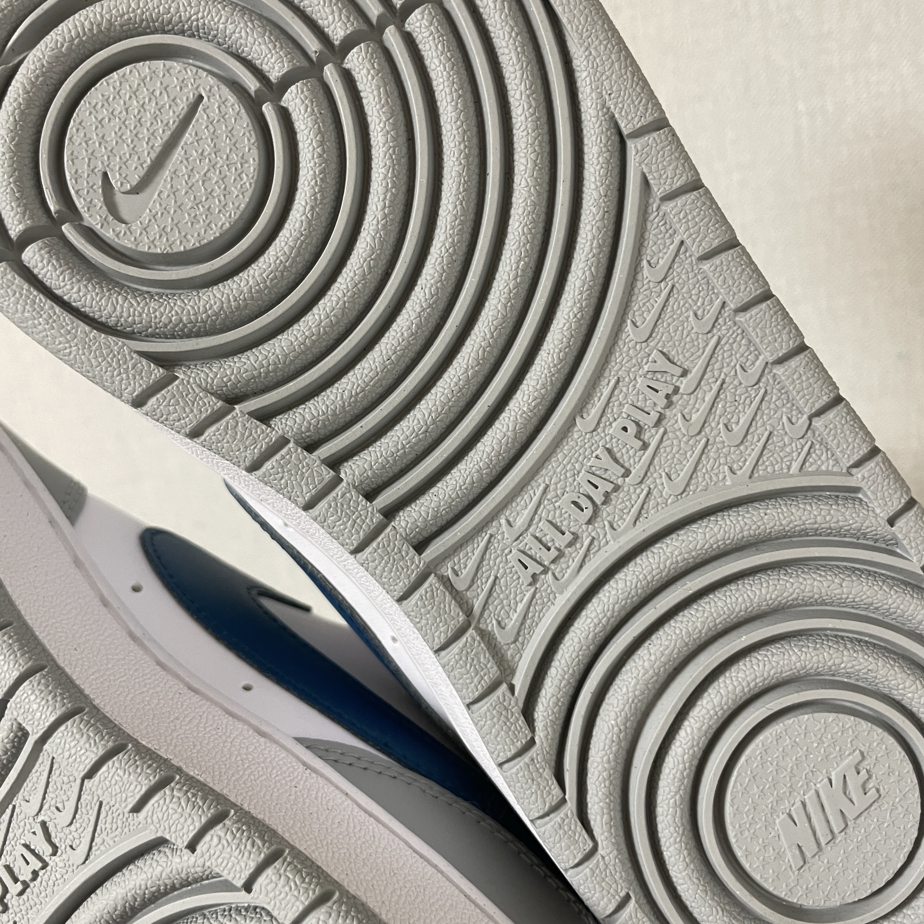 (GS) Nike Court Borough Low 2 Light Smoke Grey 착용 스타일 - 3