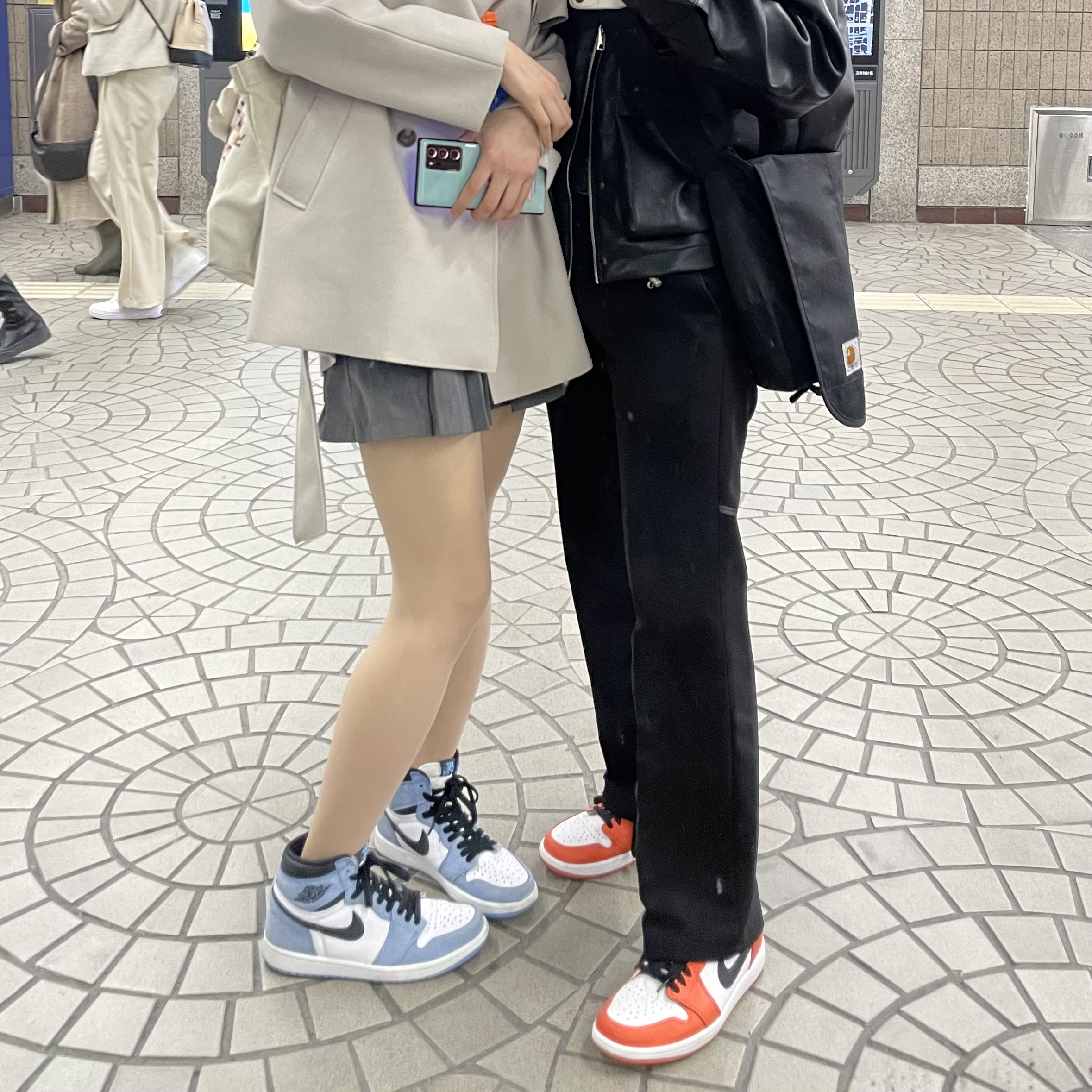 Jordan 1 Low OG Starfish, Jordan 1 Retro High OG University Blue 착용 스타일