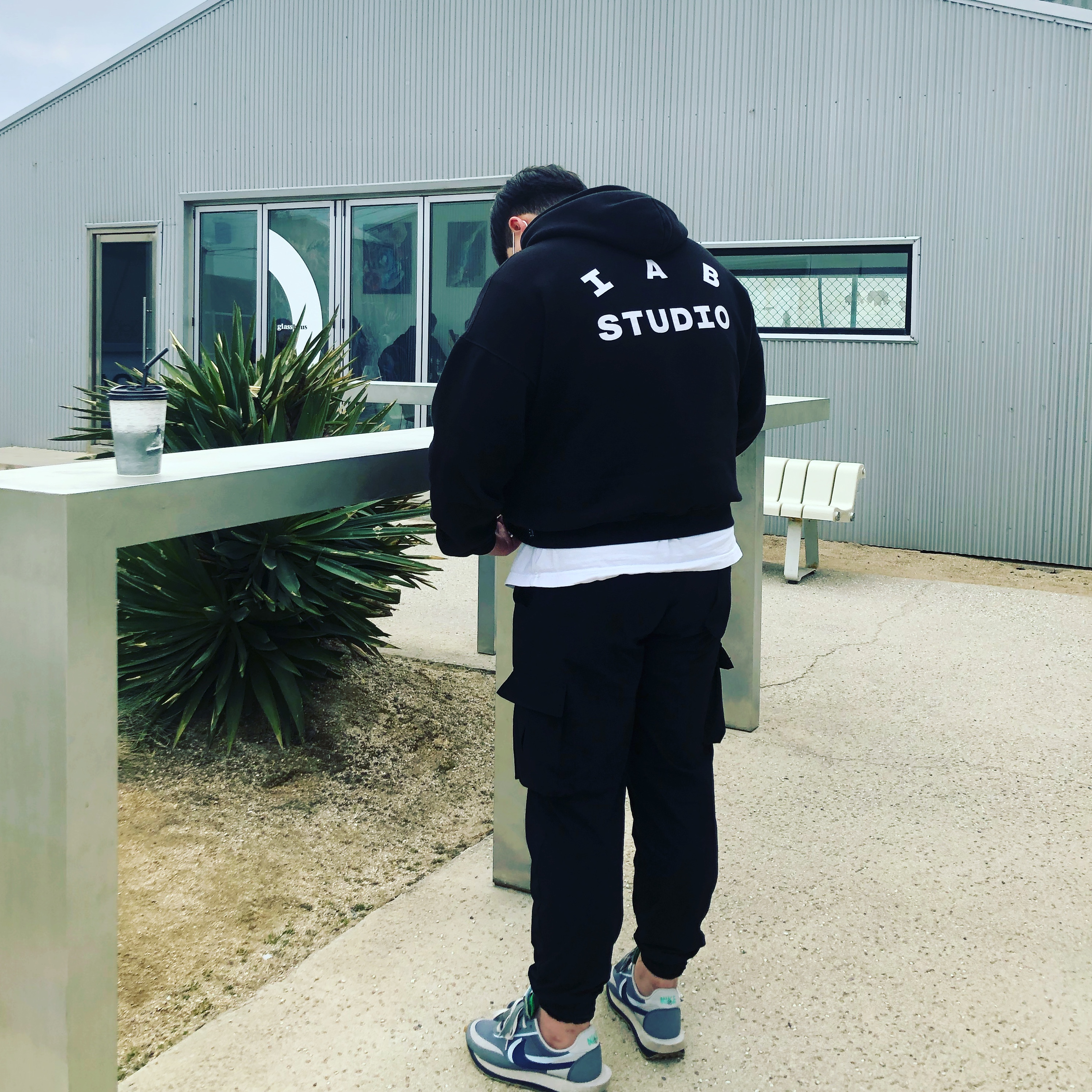 IAB Studio Hoodie Black White, Nike x Sacai x Clot LDWaffle Cool Grey 착용 스타일