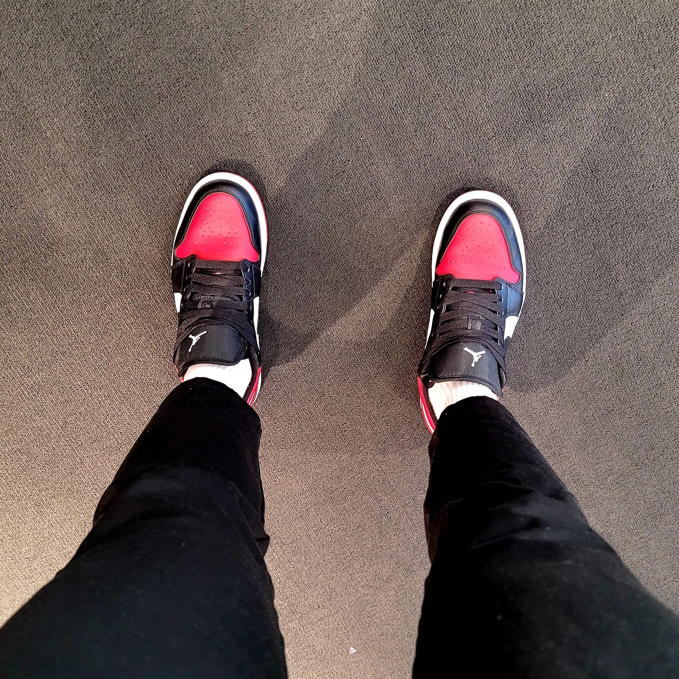 Jordan 1 Low Bred Toe 착용 스타일 - 3