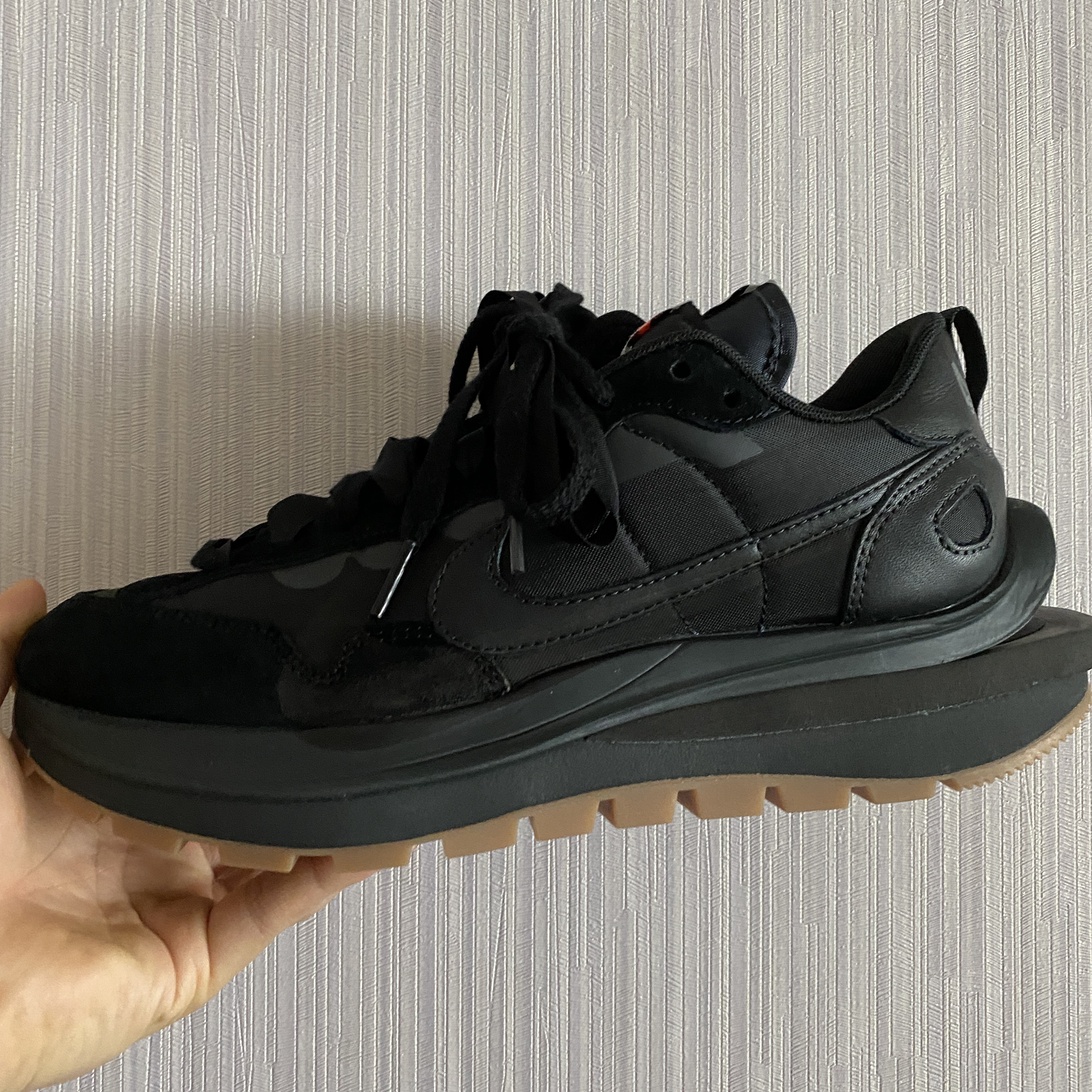 Nike x Sacai VaporWaffle Black and Gum 착용 스타일