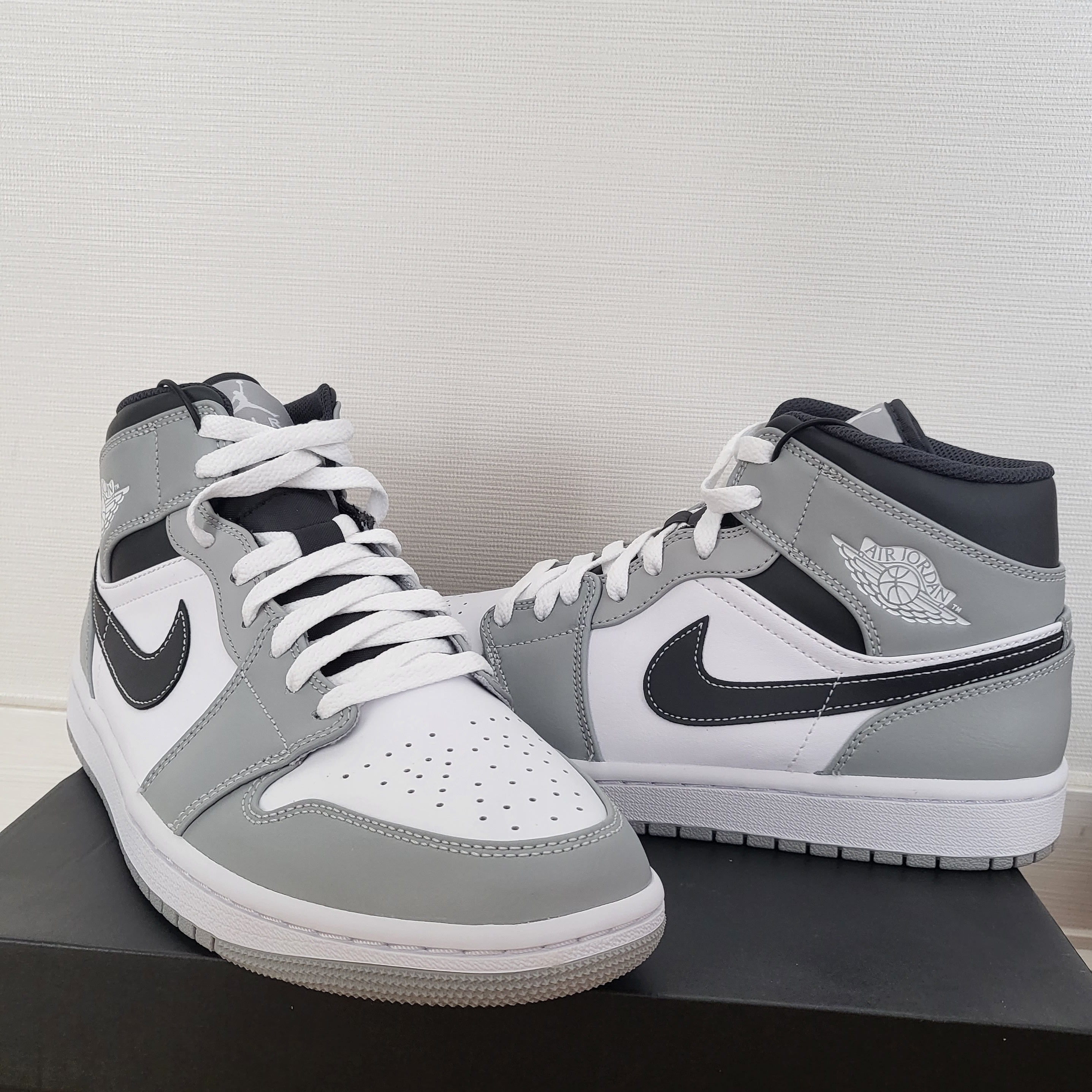Jordan 1 Mid Light Smoke Grey Anthracite 착용 스타일