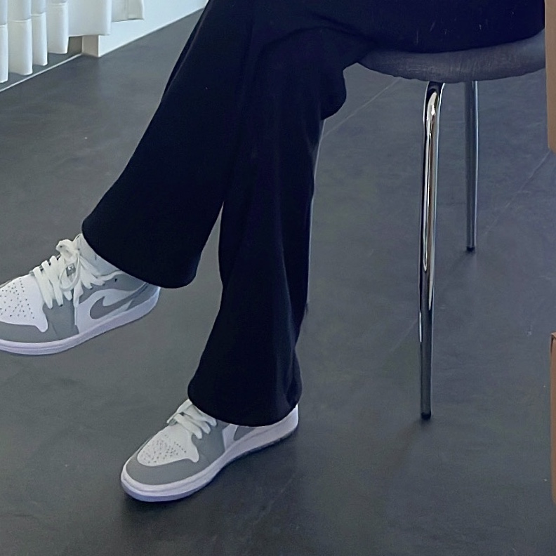(W) Jordan 1 Low White Wolf Grey 착용 스타일 - 1