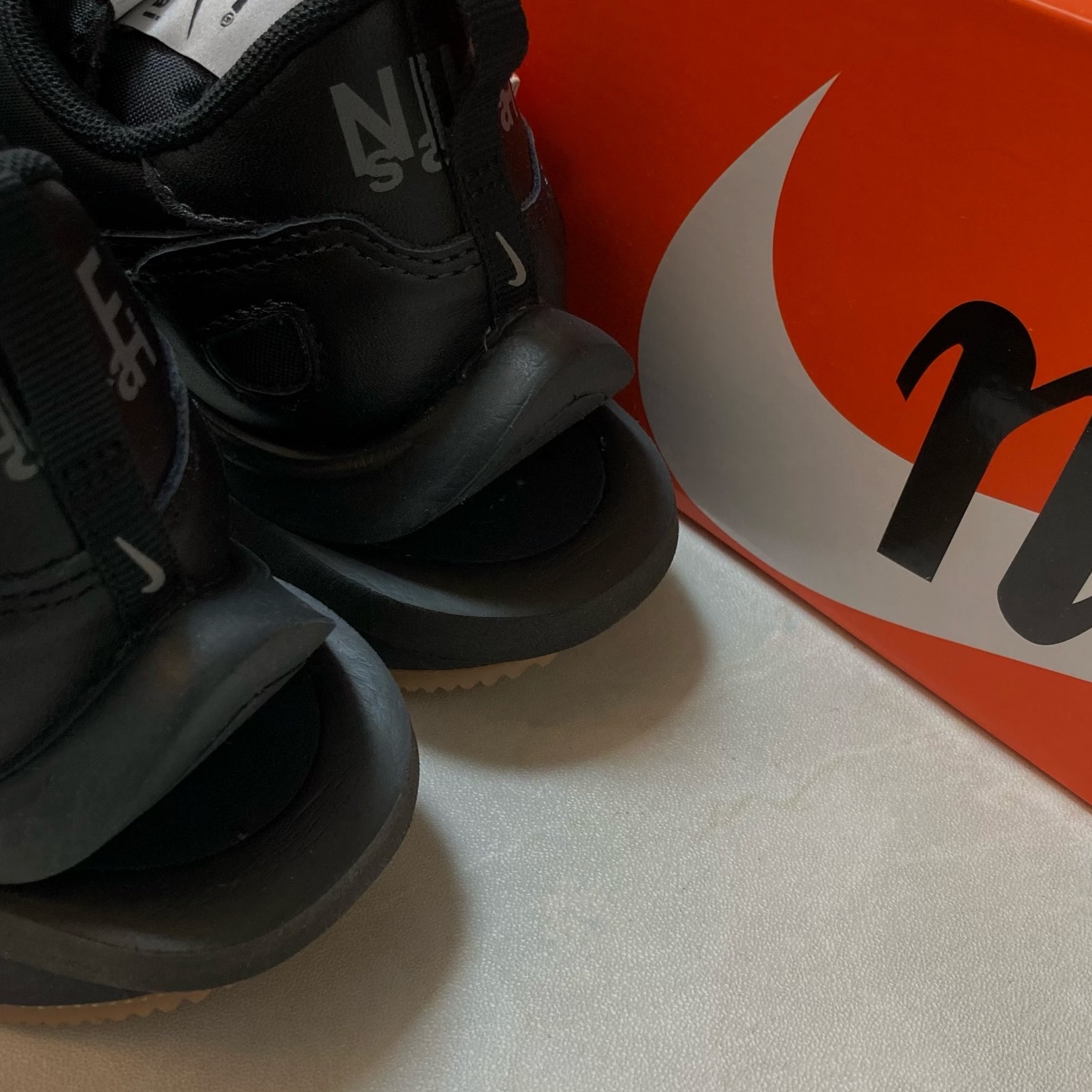 Nike x Sacai VaporWaffle Black and Gum 착용 스타일