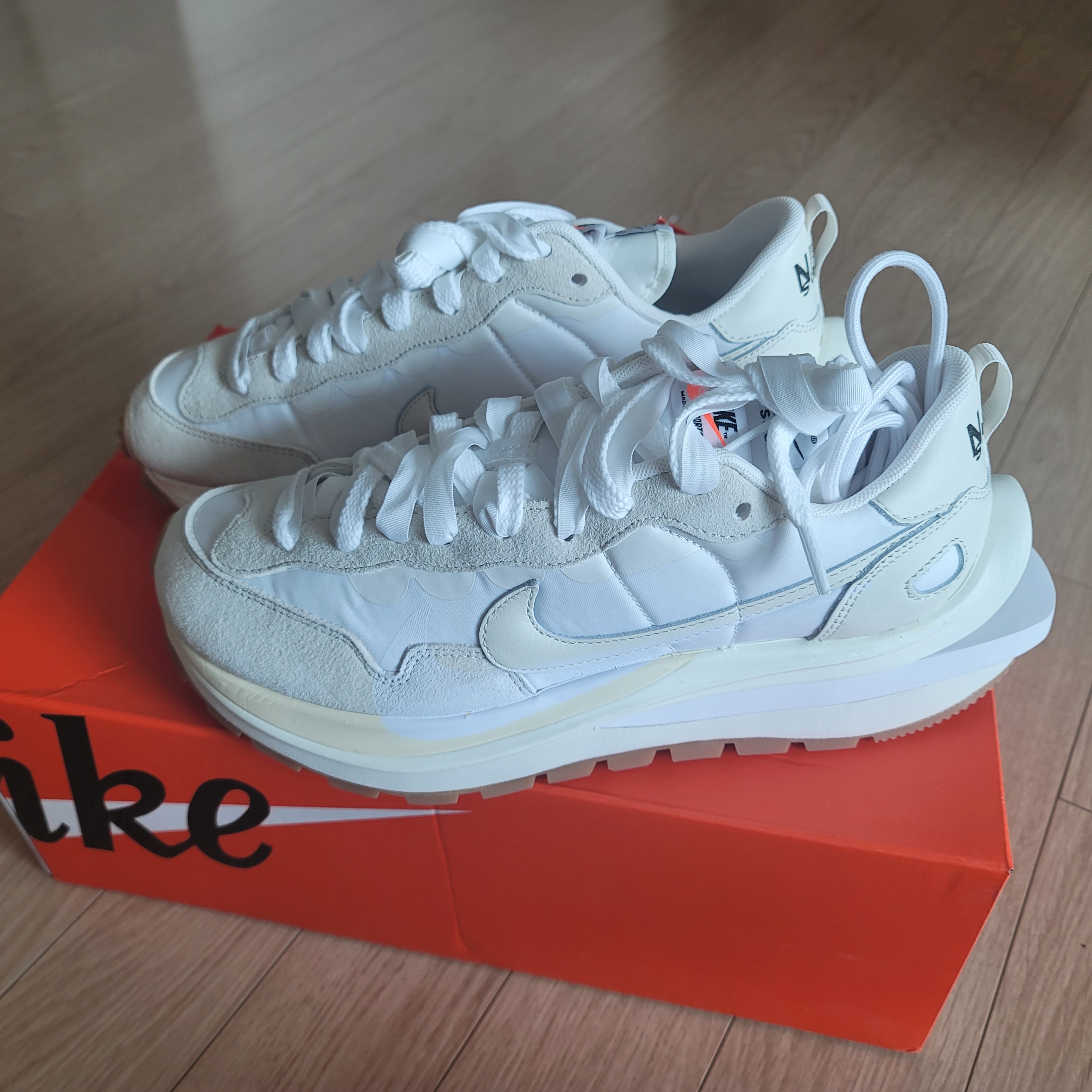 Nike x Sacai VaporWaffle White and Gum 착용 스타일