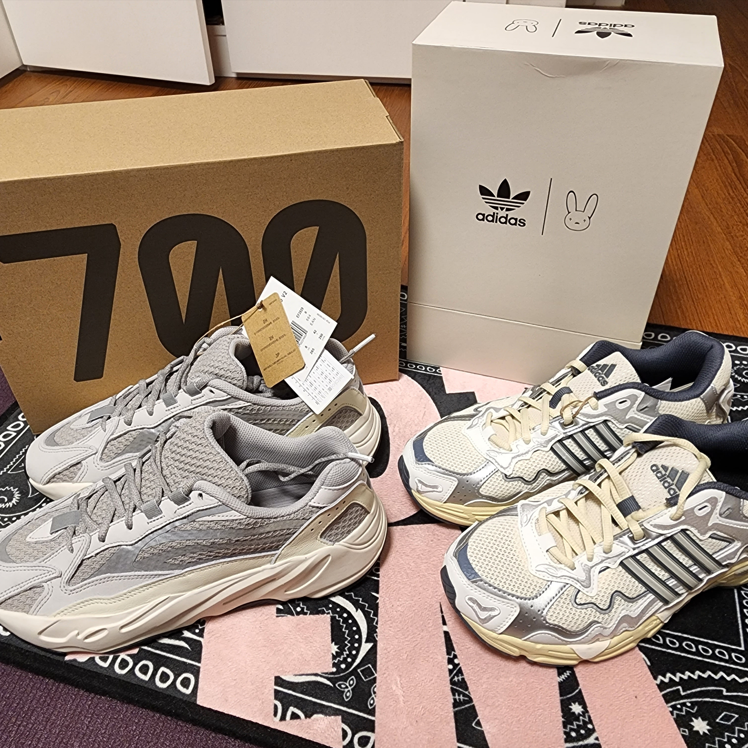 Adidas Yeezy Boost 700 V2 Static 2022 착용 스타일 - 2