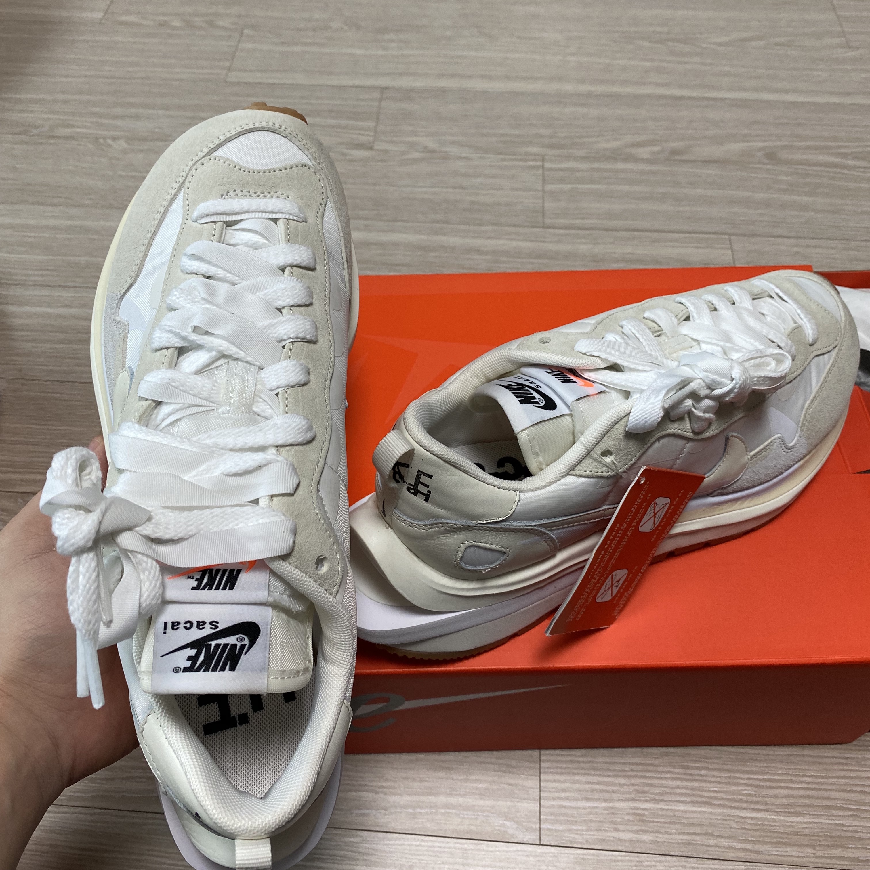 Nike x Sacai VaporWaffle White and Gum 착용 스타일 - 1