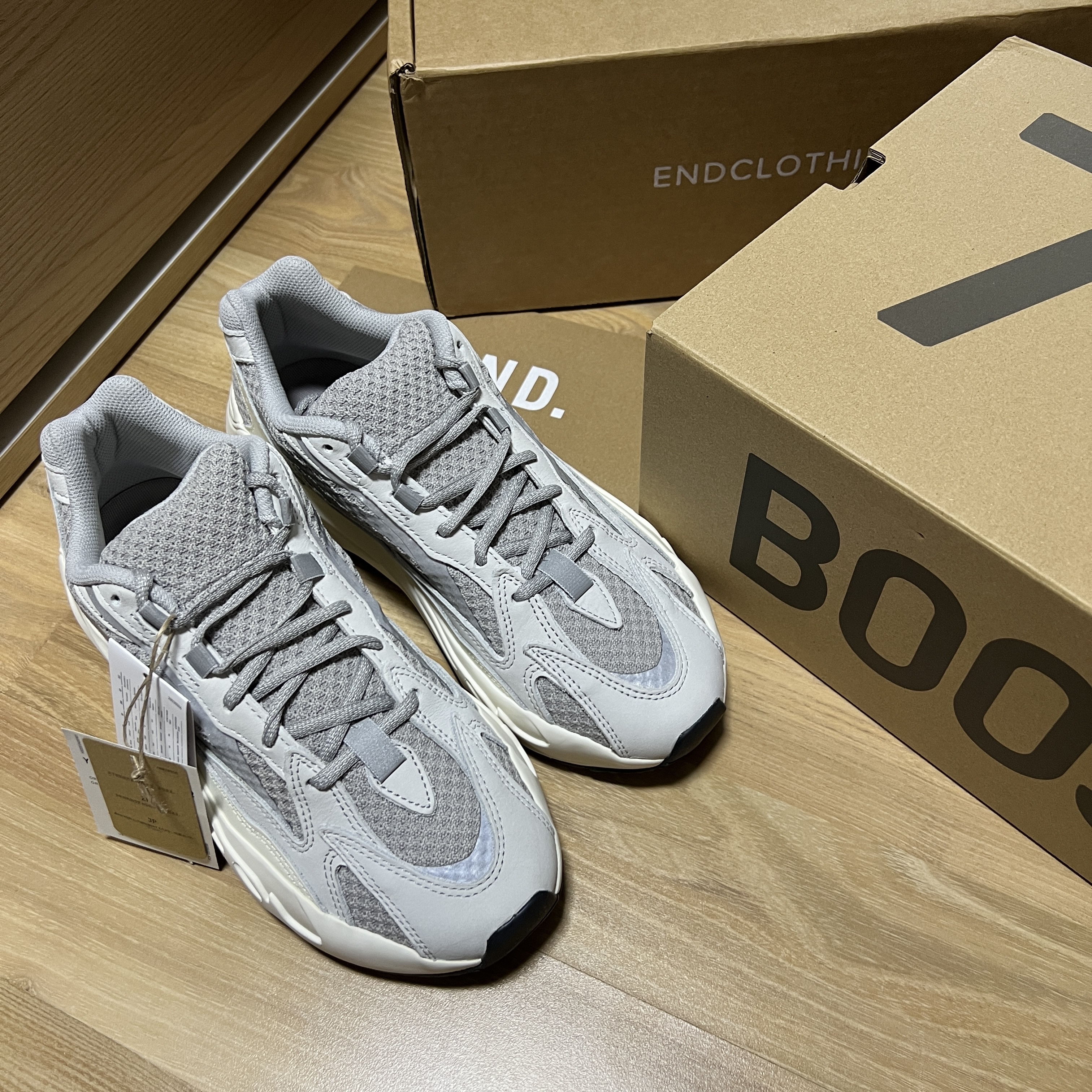 Adidas Yeezy Boost 700 V2 Static 2022 착용 스타일