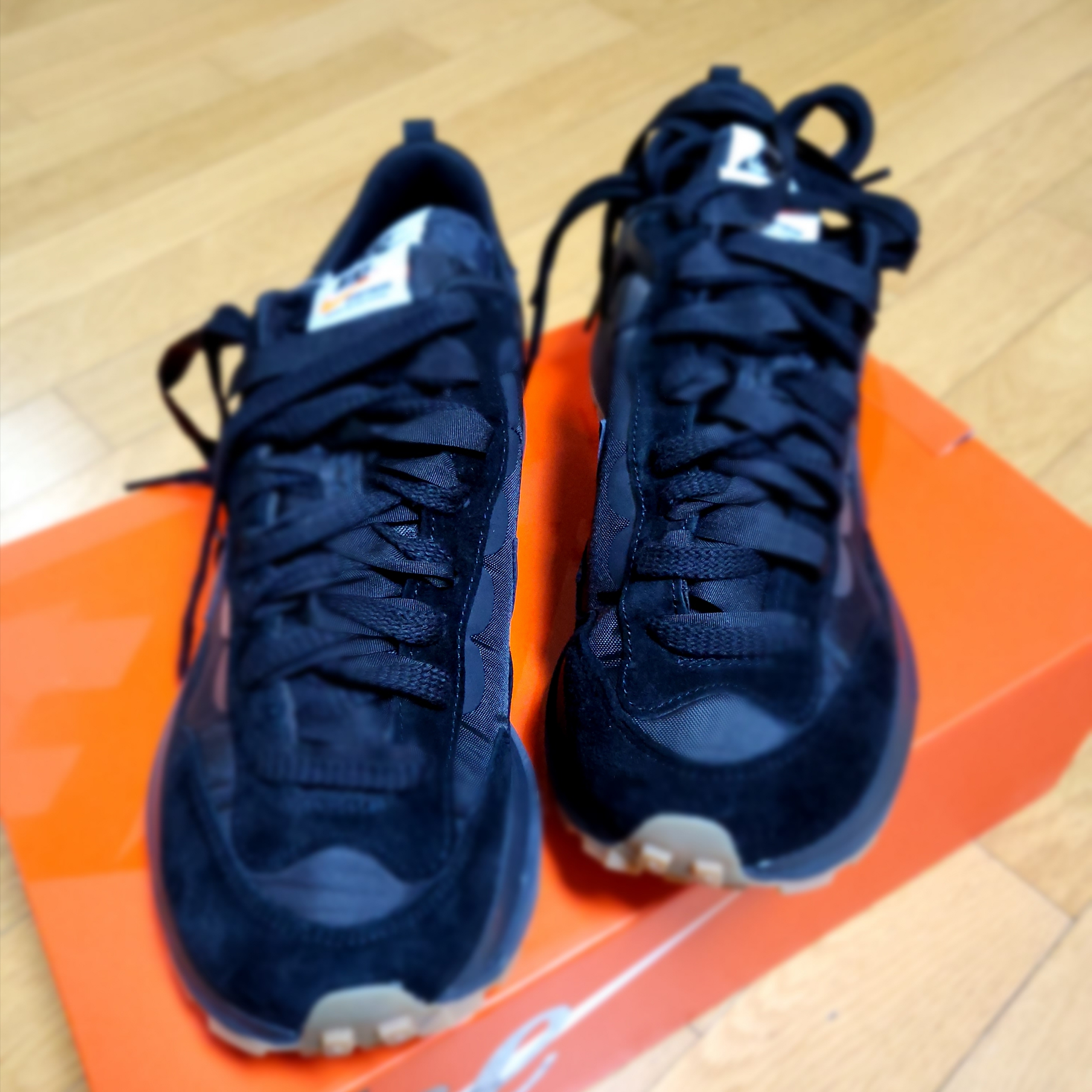 Nike x Sacai VaporWaffle Black and Gum 착용 스타일 - 2