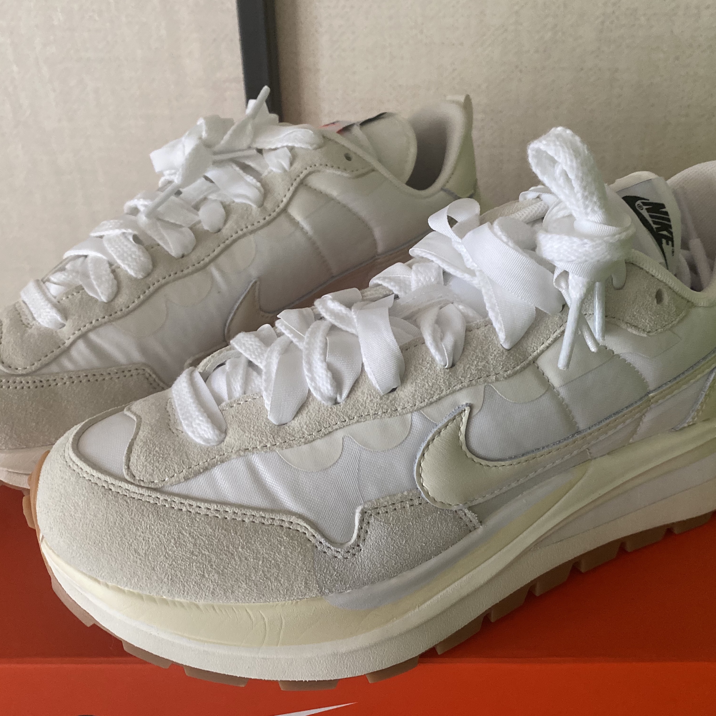 Nike x Sacai VaporWaffle White and Gum 착용 스타일 - 1