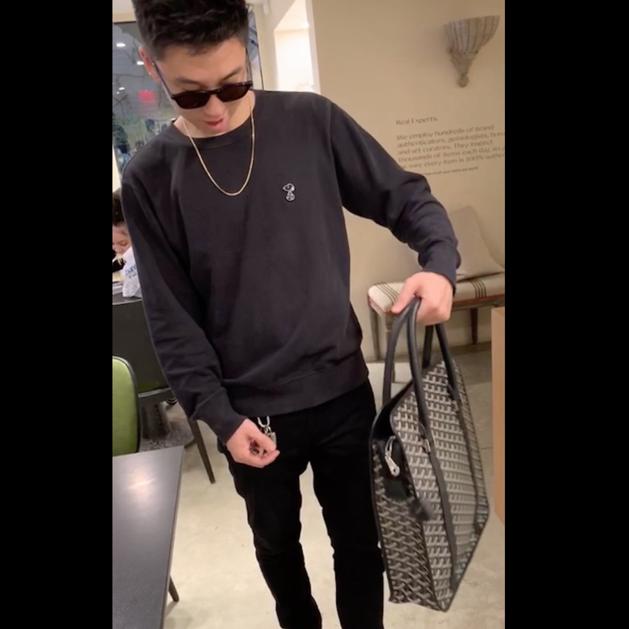 Goyard Voltaire Bag Black 착용 스타일