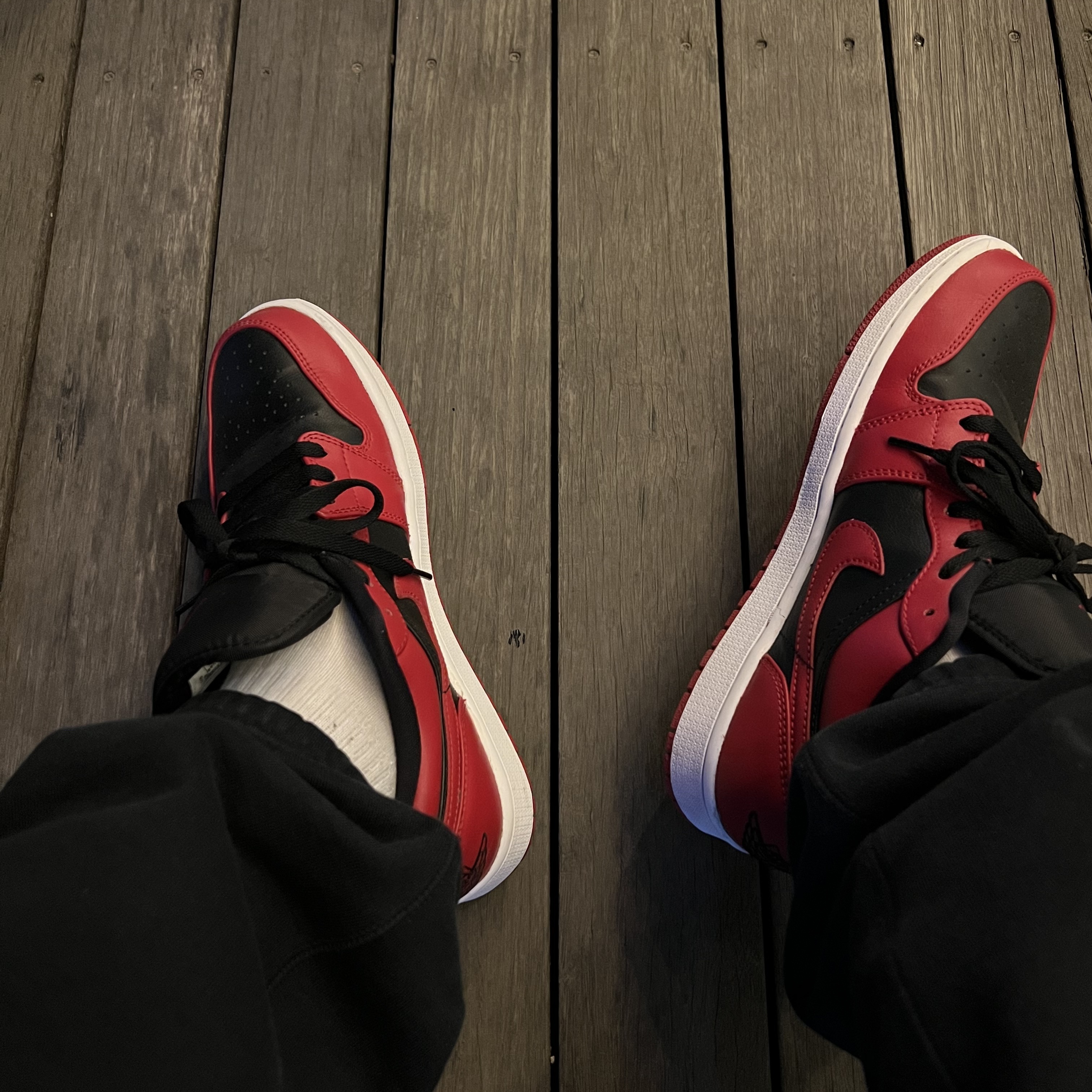 Jordan 1 Low Varsity Red 착용 스타일