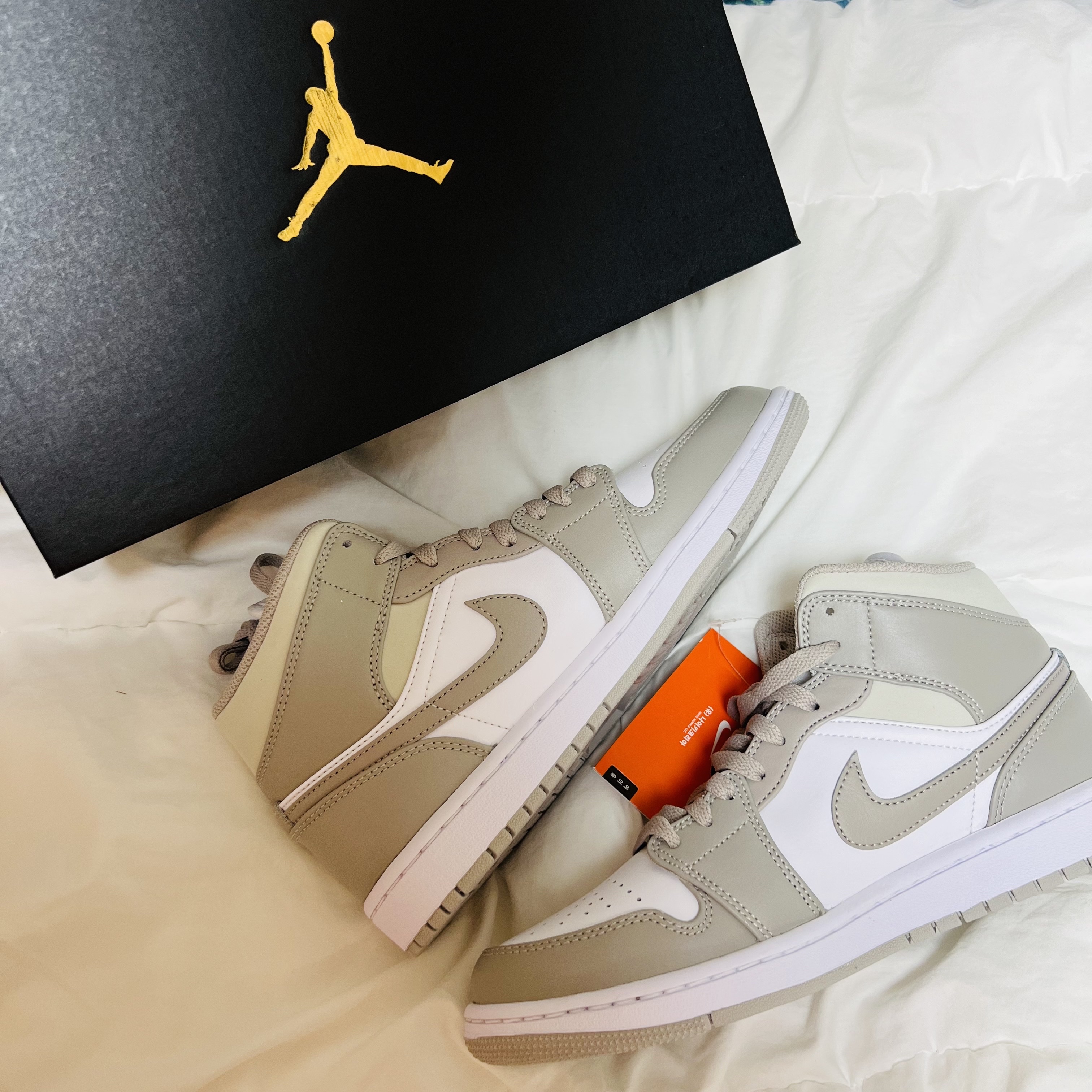 Jordan 1 Mid College Grey 착용 스타일 - 1