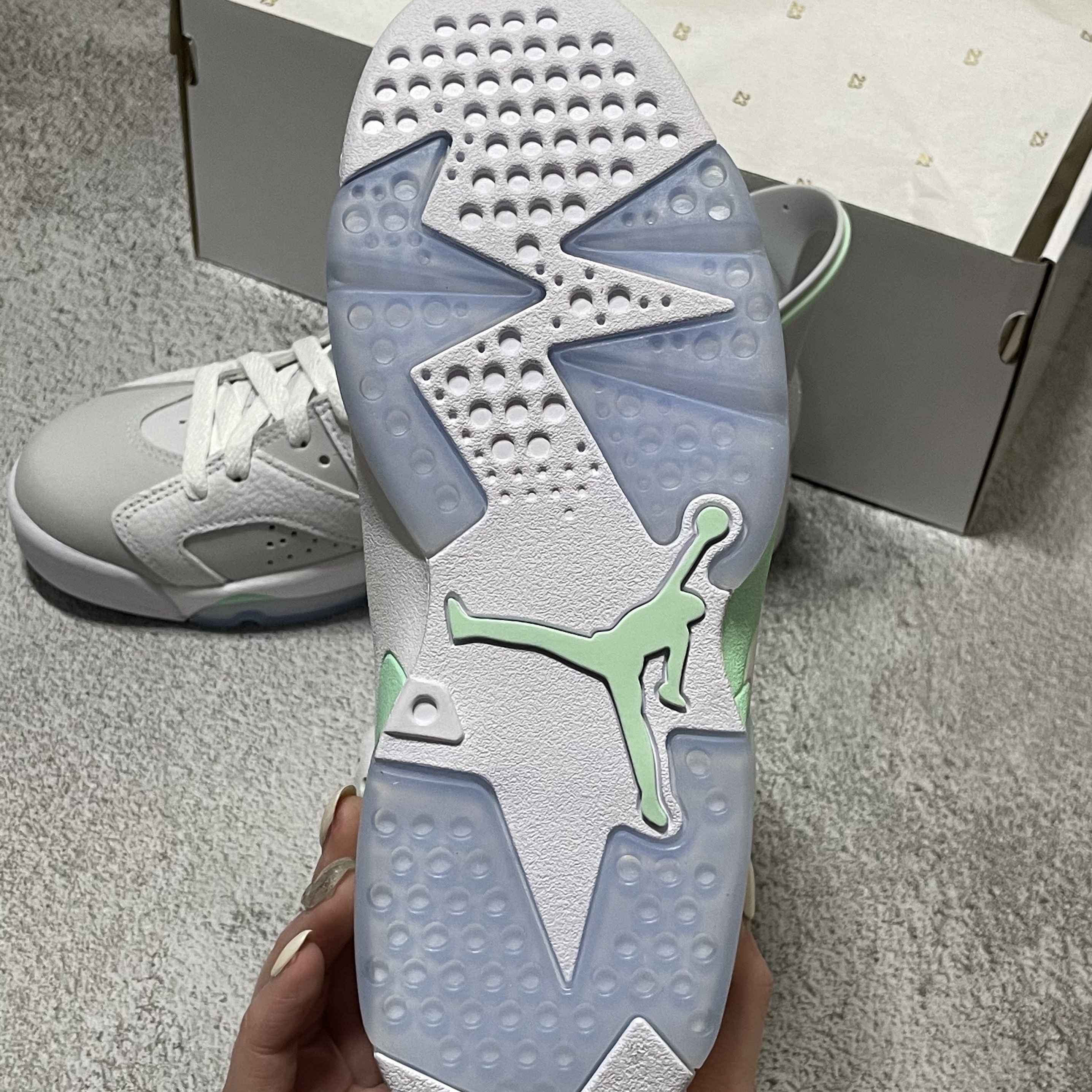 (W) Jordan 6 Retro Mint Foam 착용 스타일 - 2