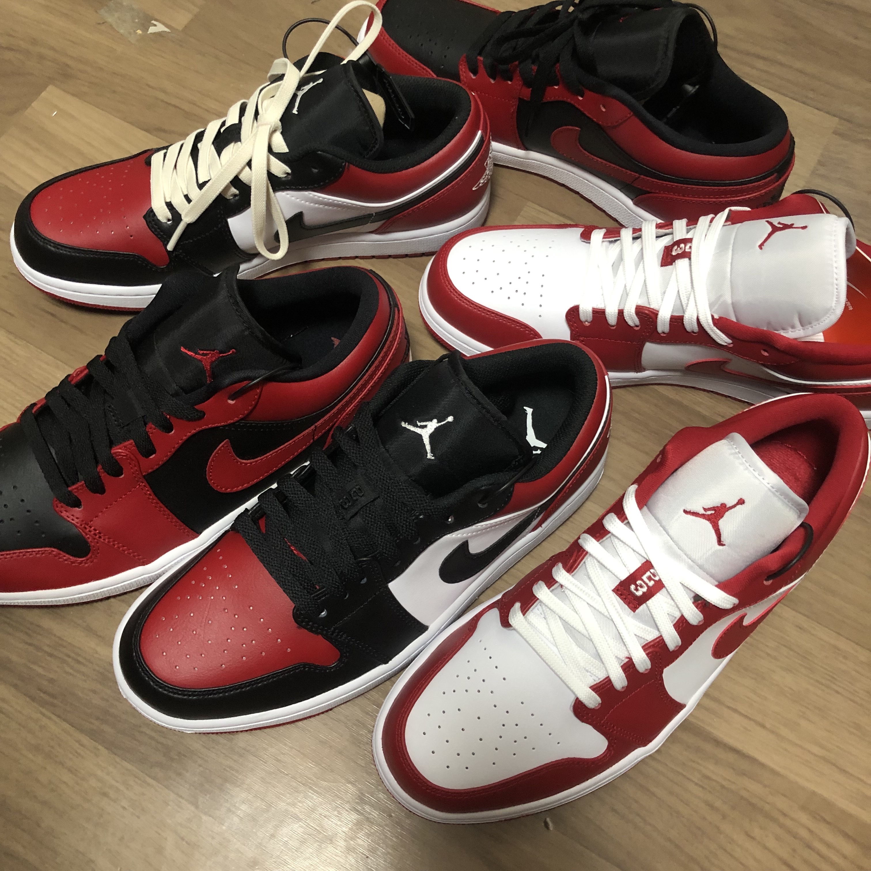 Jordan 1 Low Bred Toe, Jordan 1 Low Varsity Red 착용 스타일 - 1