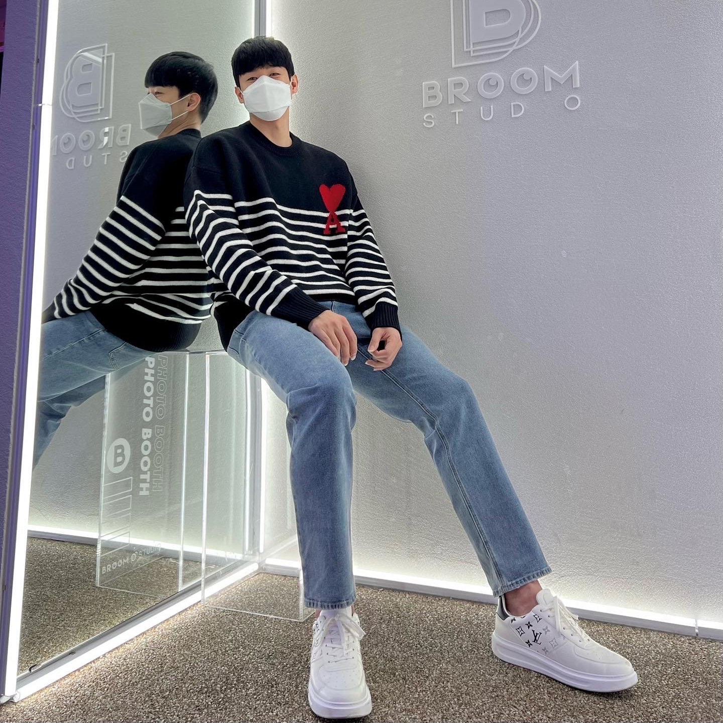AMI de Coeur Striped Oversize Intarsia Sweater Black White 착용 스타일 - 4