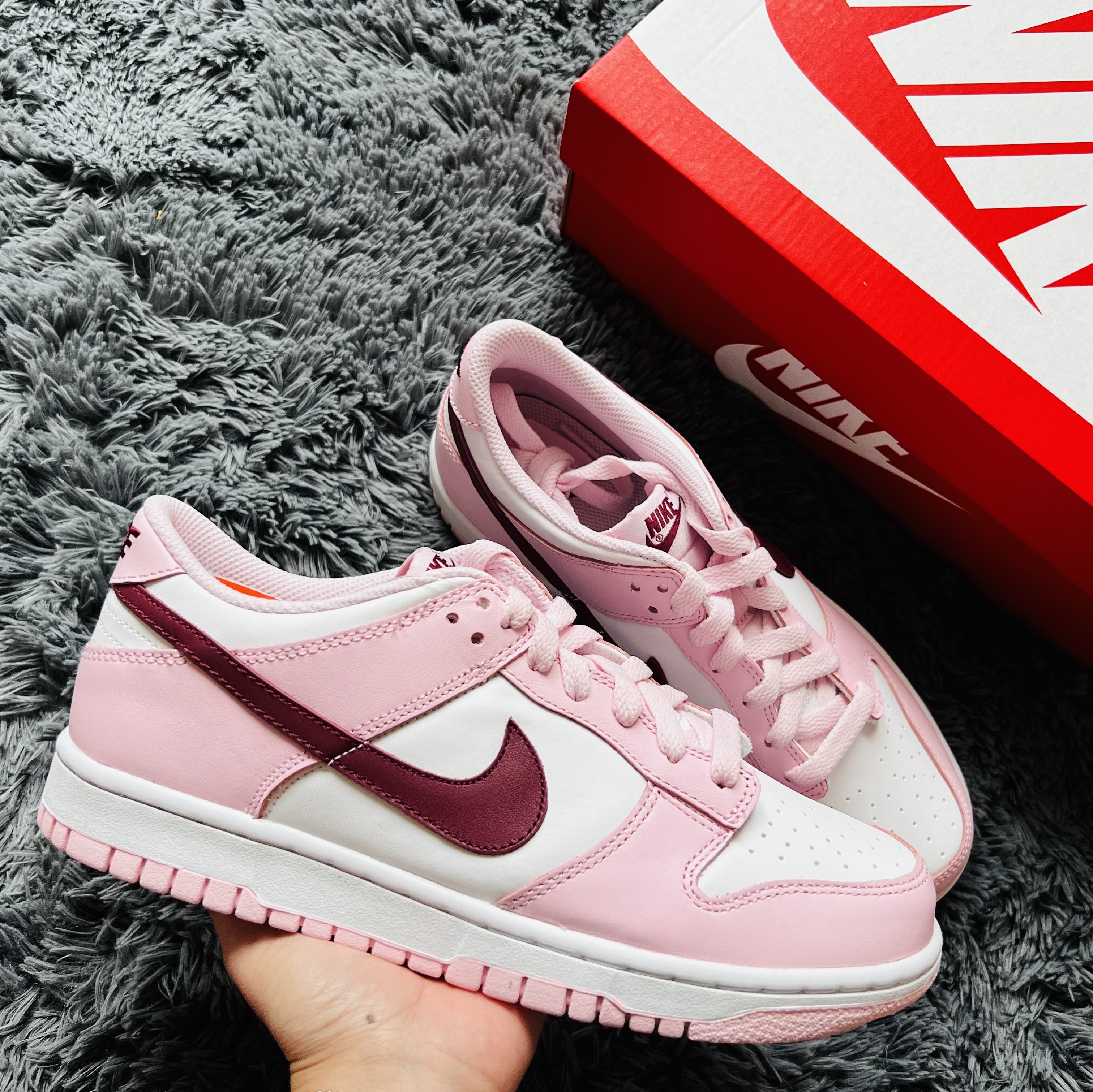 (GS) Nike Dunk Low Pink Foam 착용 스타일 - 1