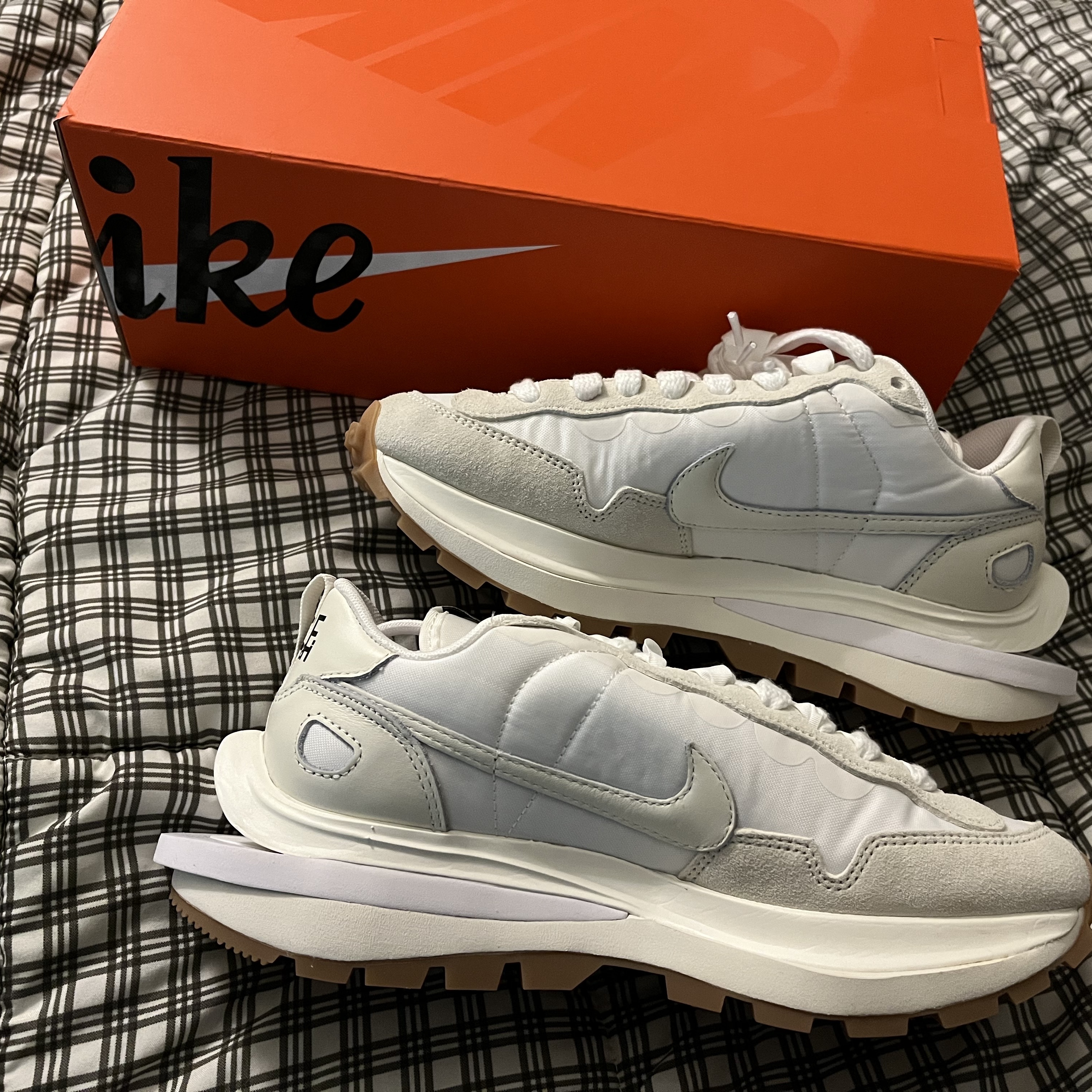 Nike x Sacai VaporWaffle White and Gum 착용 스타일 - 1